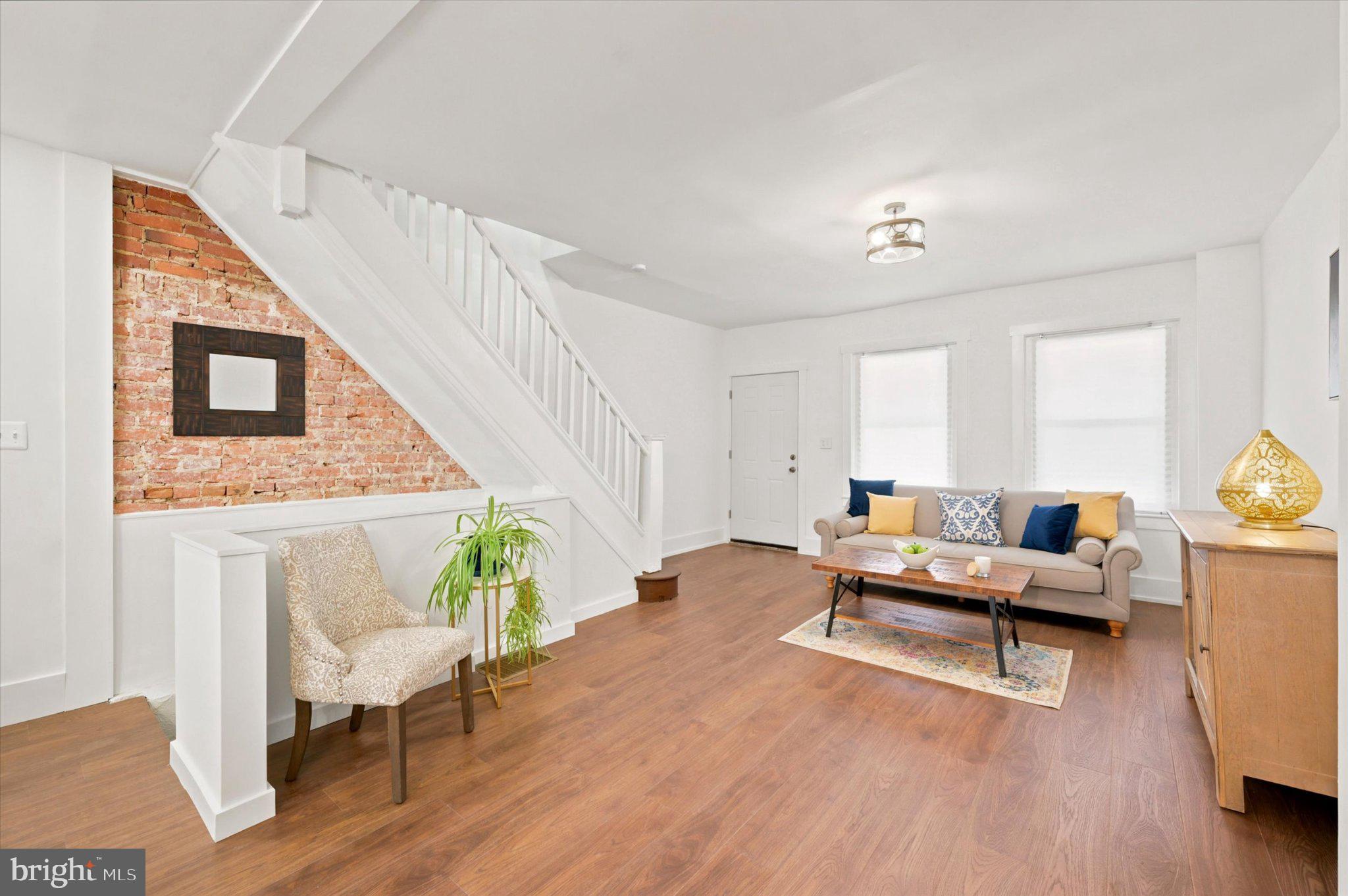 LOGAN SQUARE - Residential