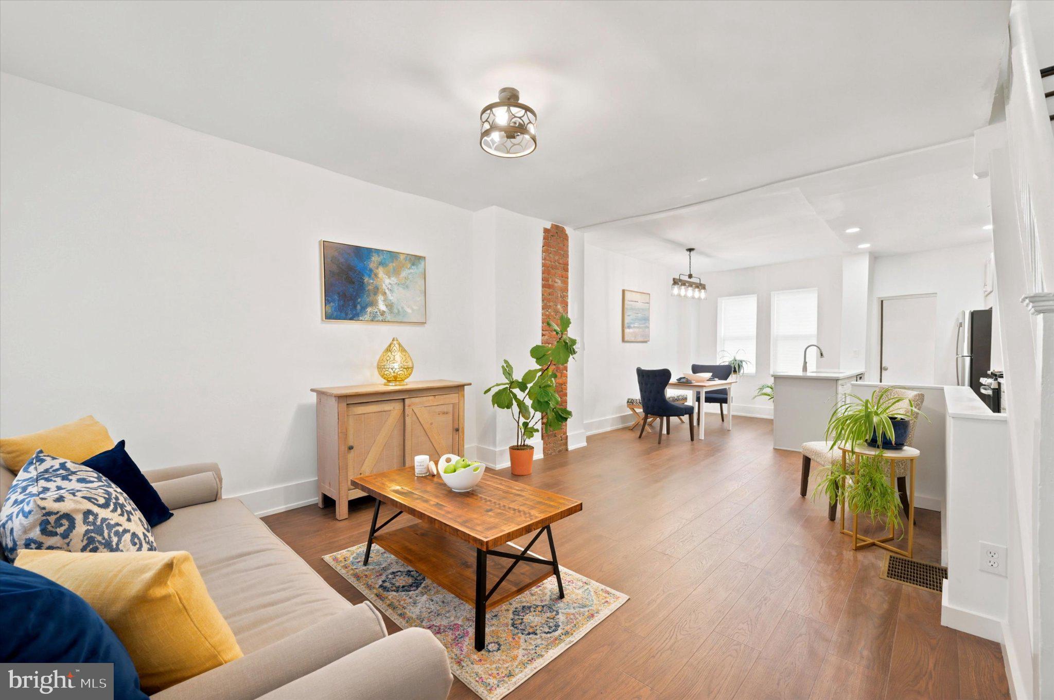 LOGAN SQUARE - Residential