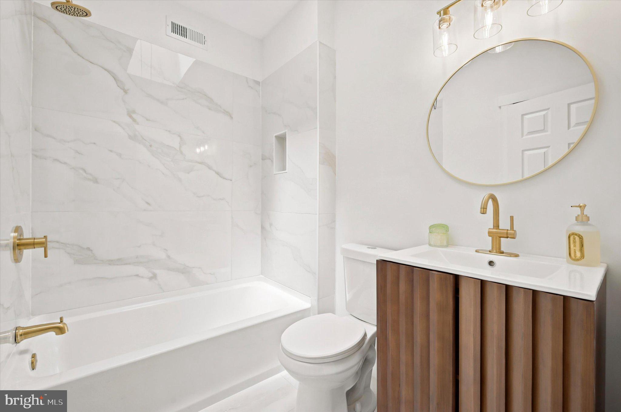 LOGAN SQUARE - Residential