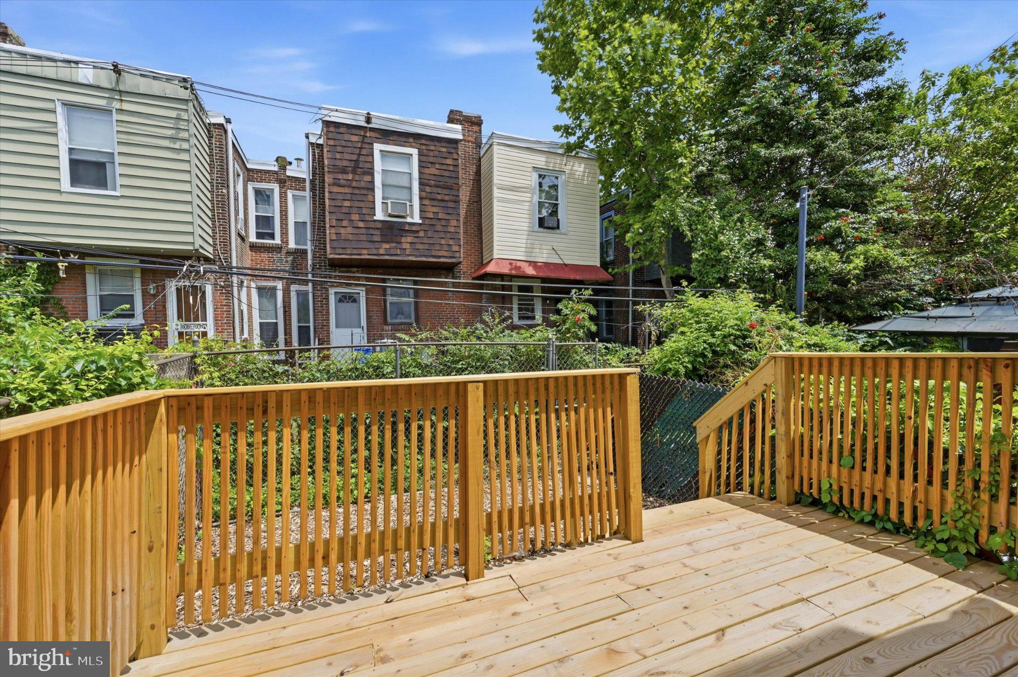 LOGAN SQUARE - Residential