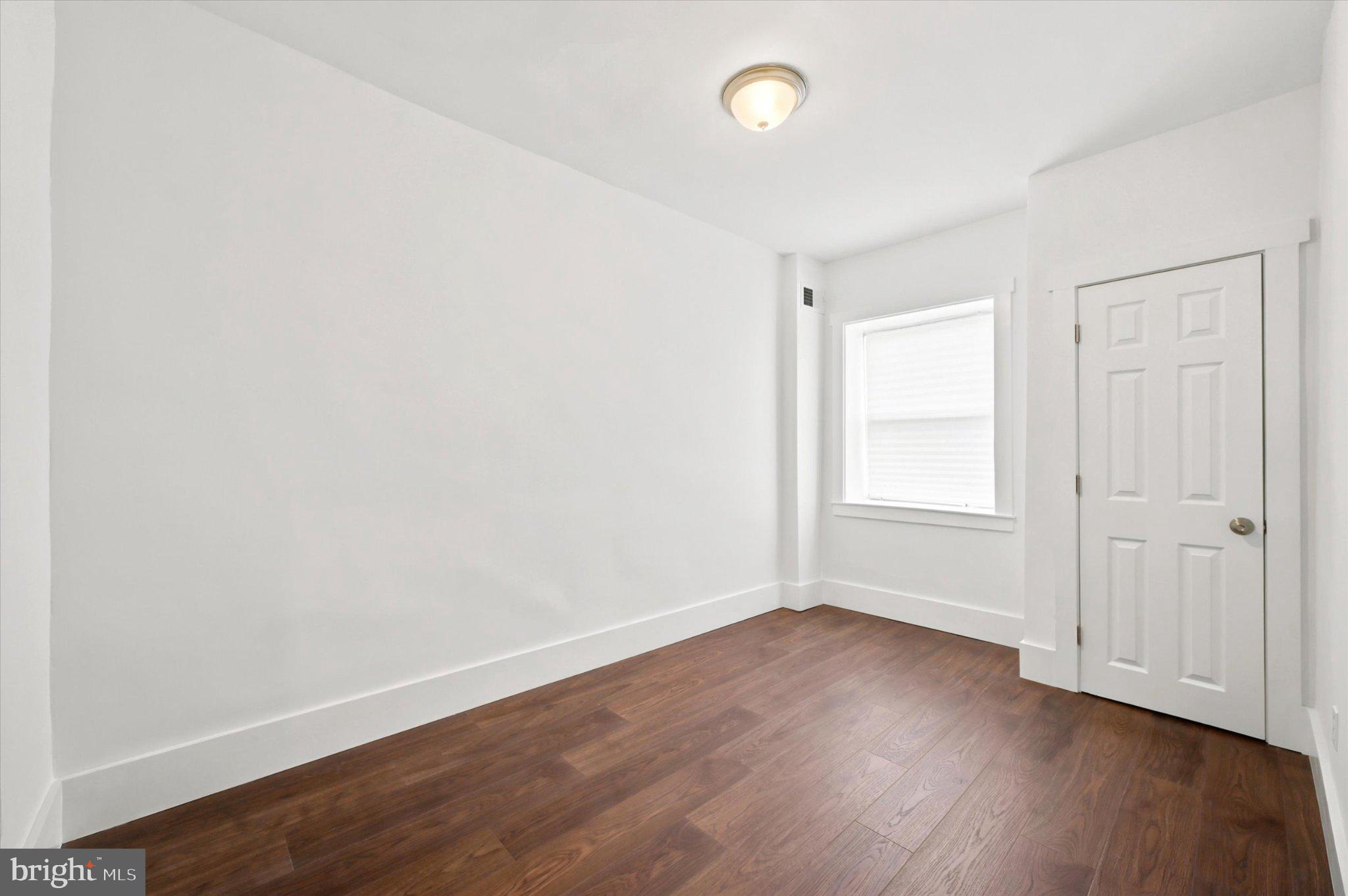 LOGAN SQUARE - Residential