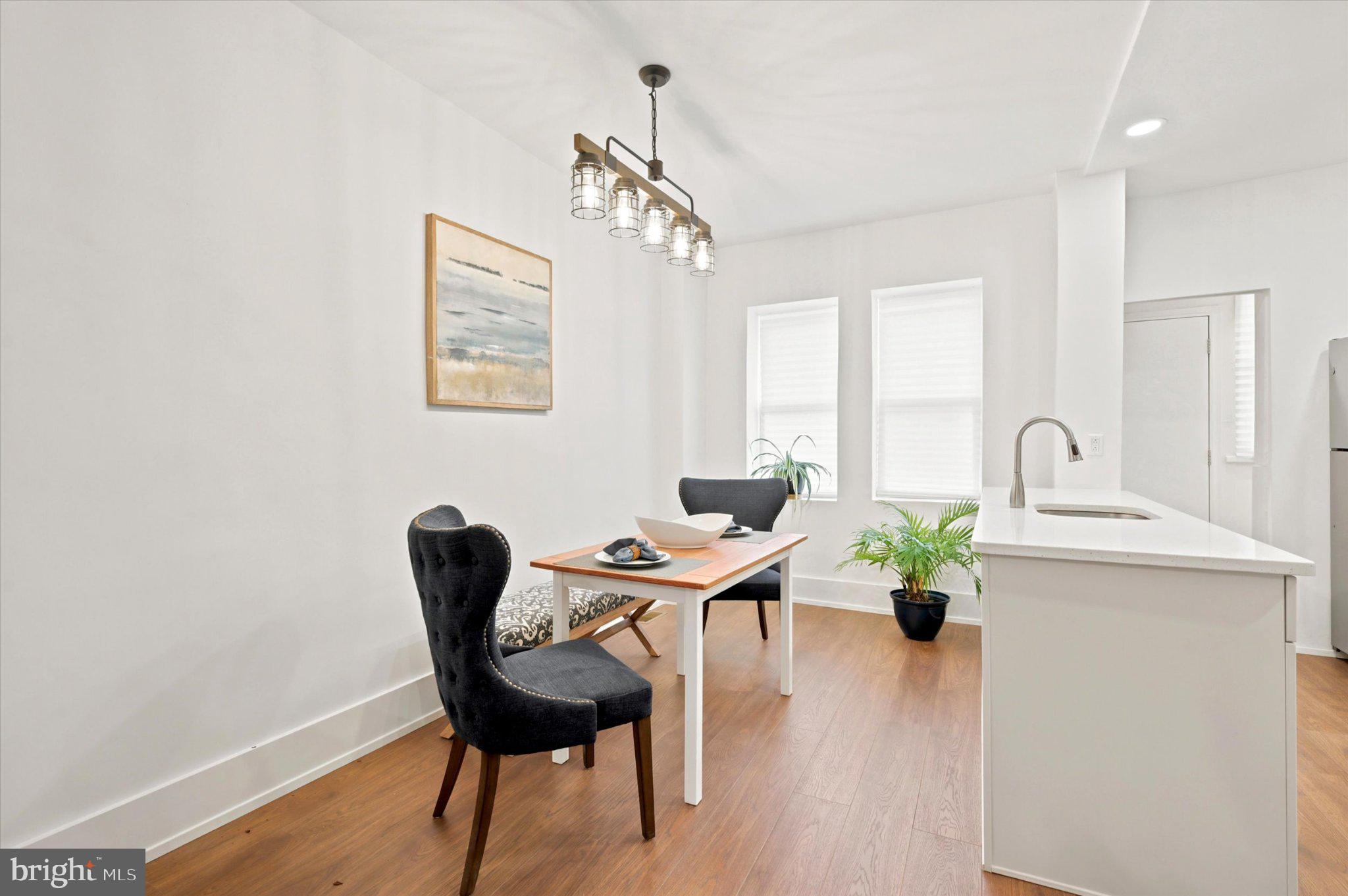LOGAN SQUARE - Residential