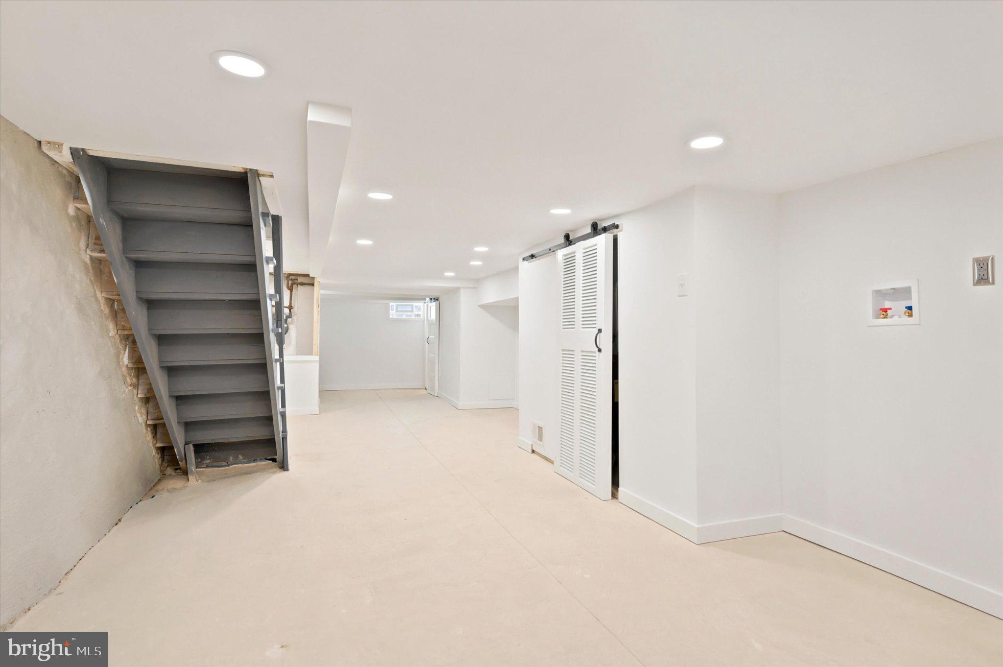 LOGAN SQUARE - Residential