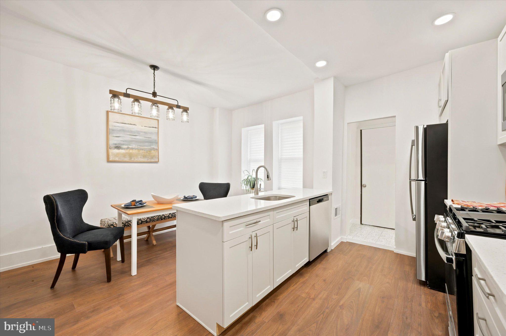 LOGAN SQUARE - Residential