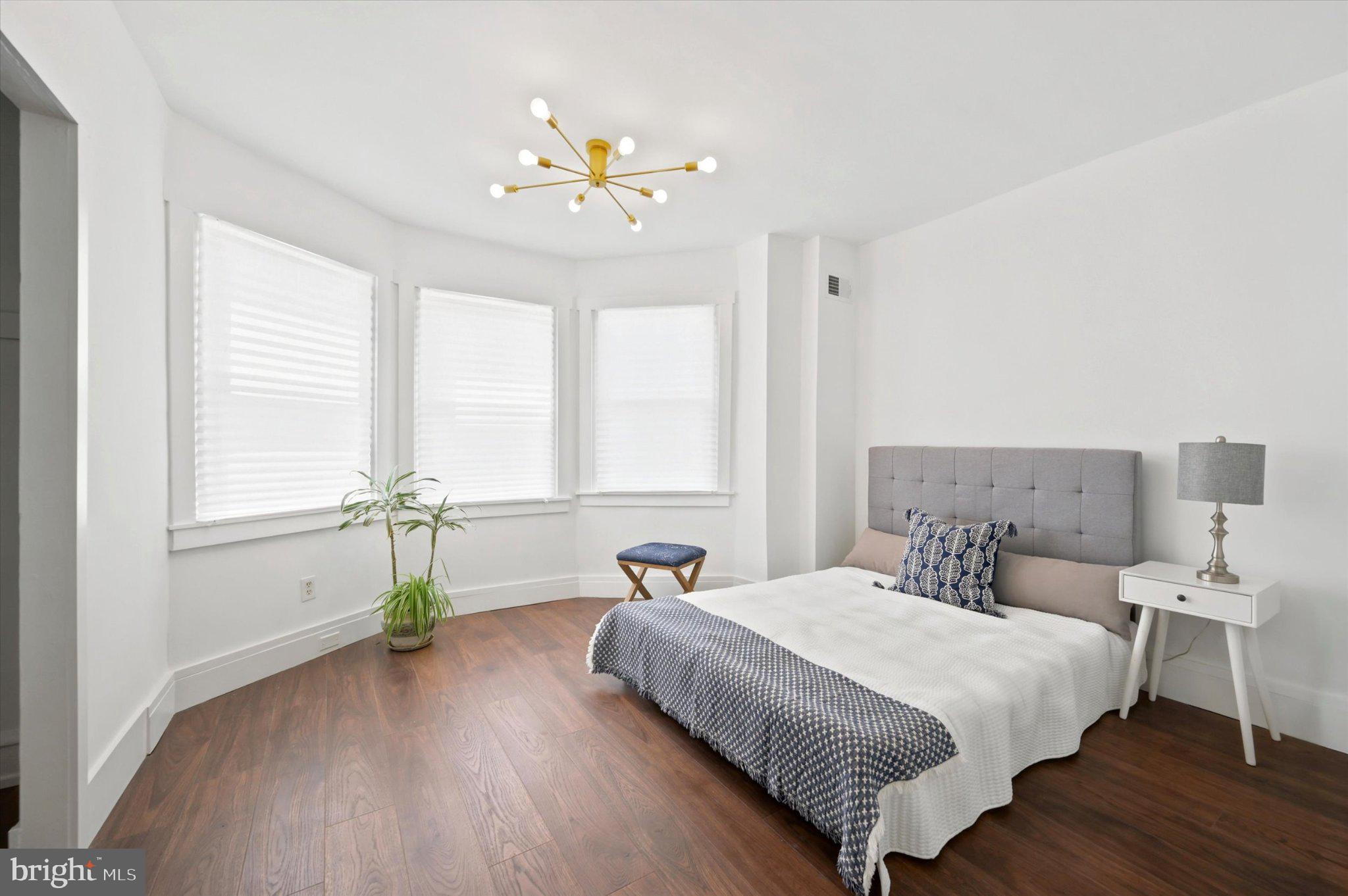 LOGAN SQUARE - Residential