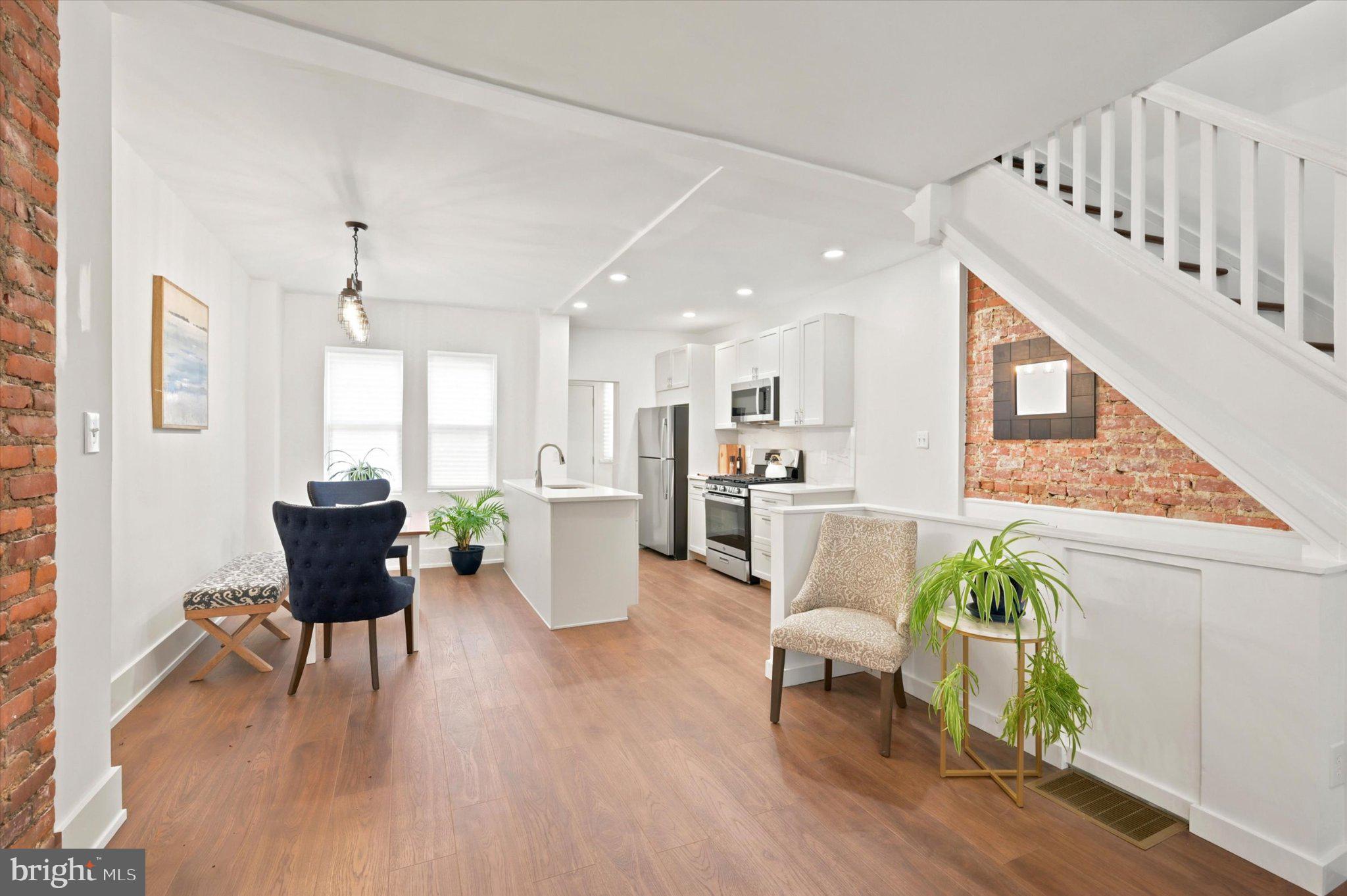 LOGAN SQUARE - Residential