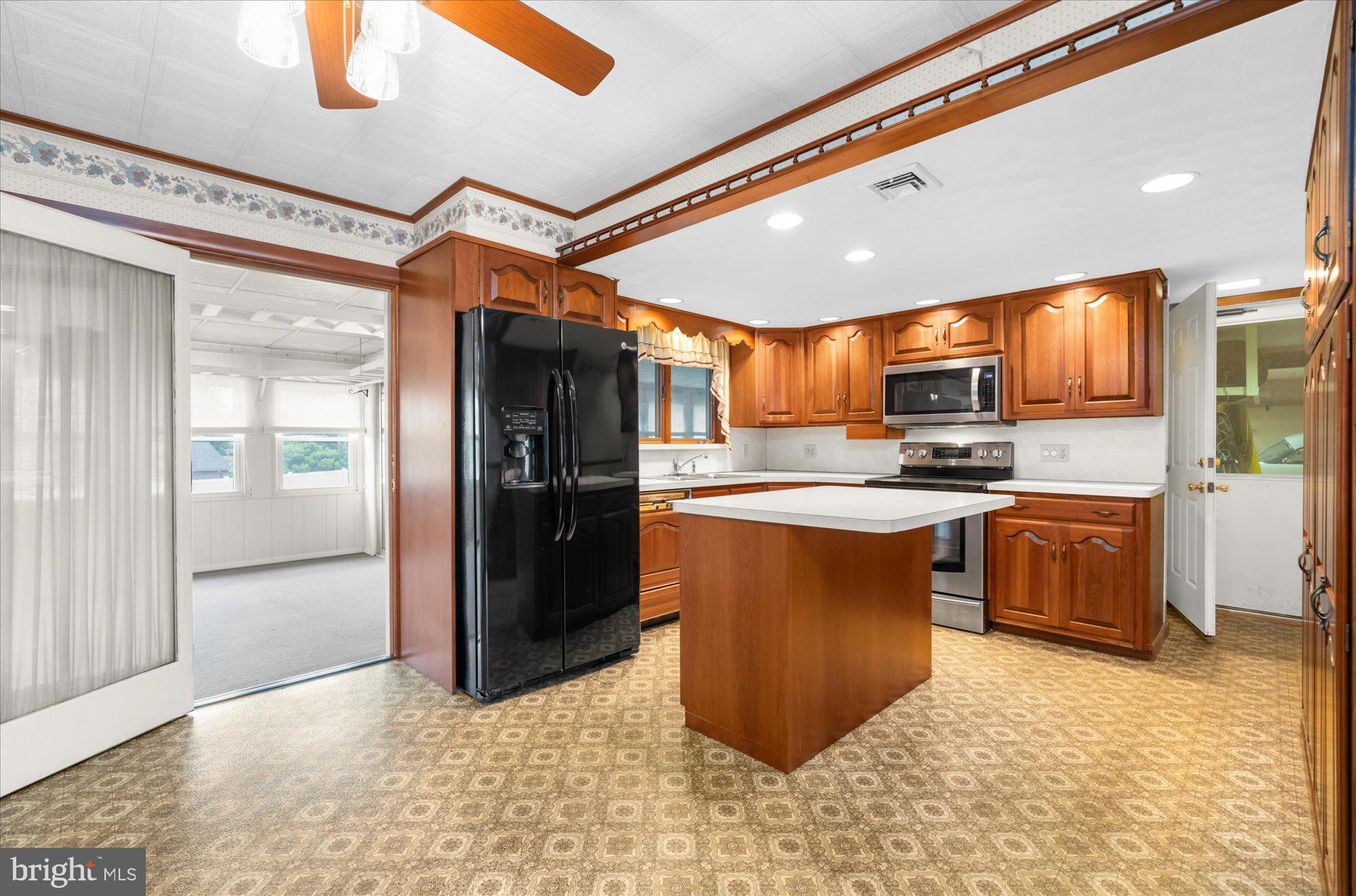 HOLIDAY HILLS - Residential