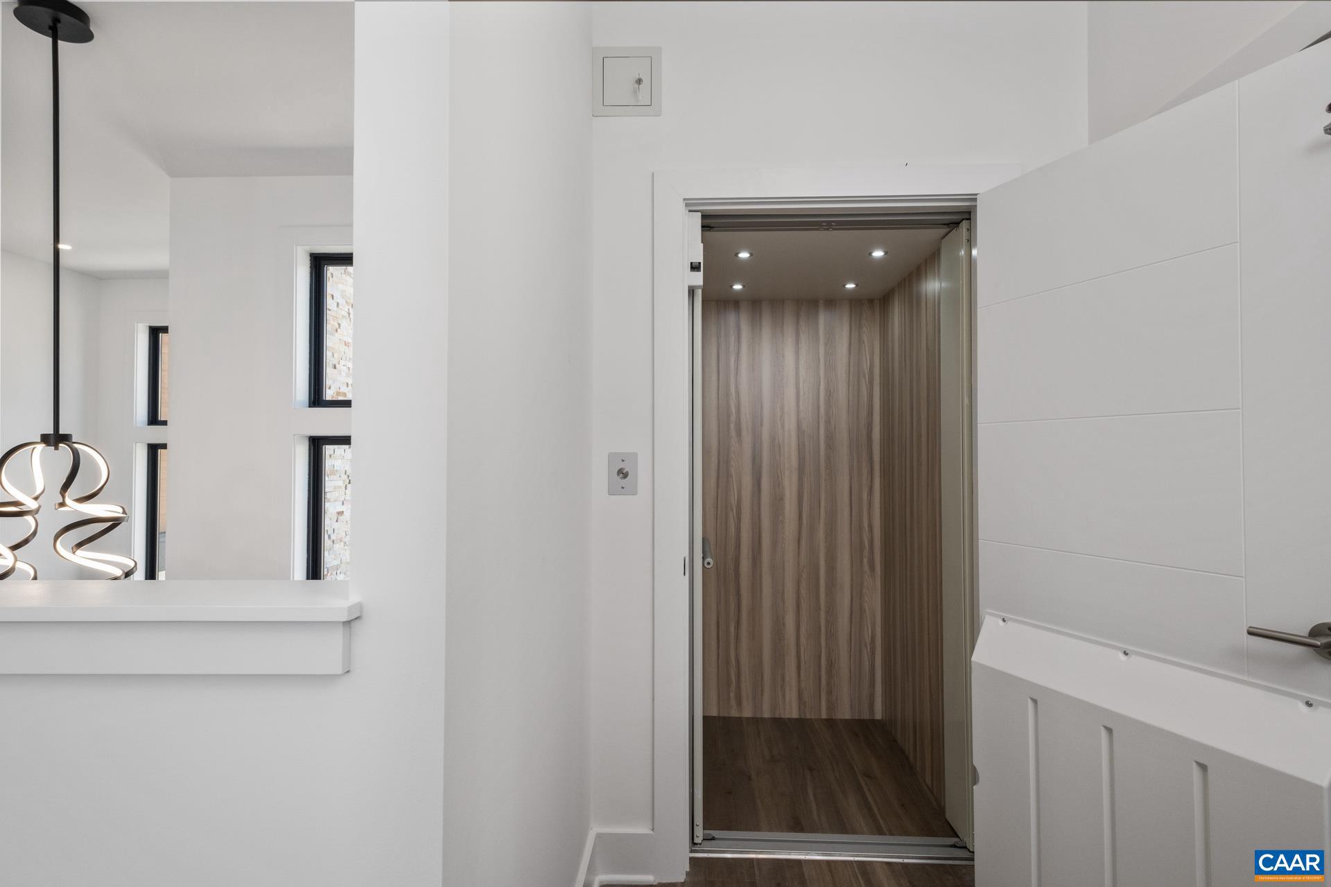 LOCHLYN HILL - Residential