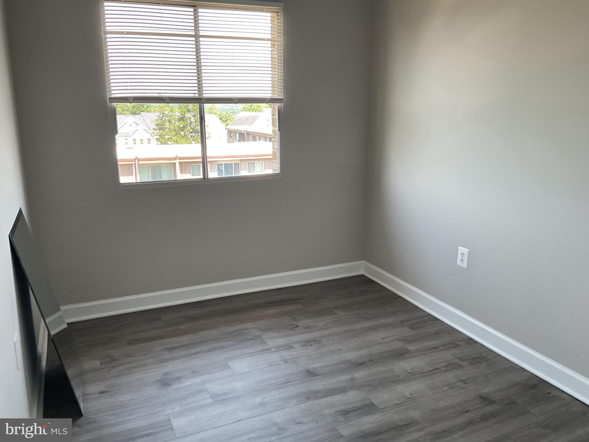 OCCOQUAN RIDGE CONDO - Residential