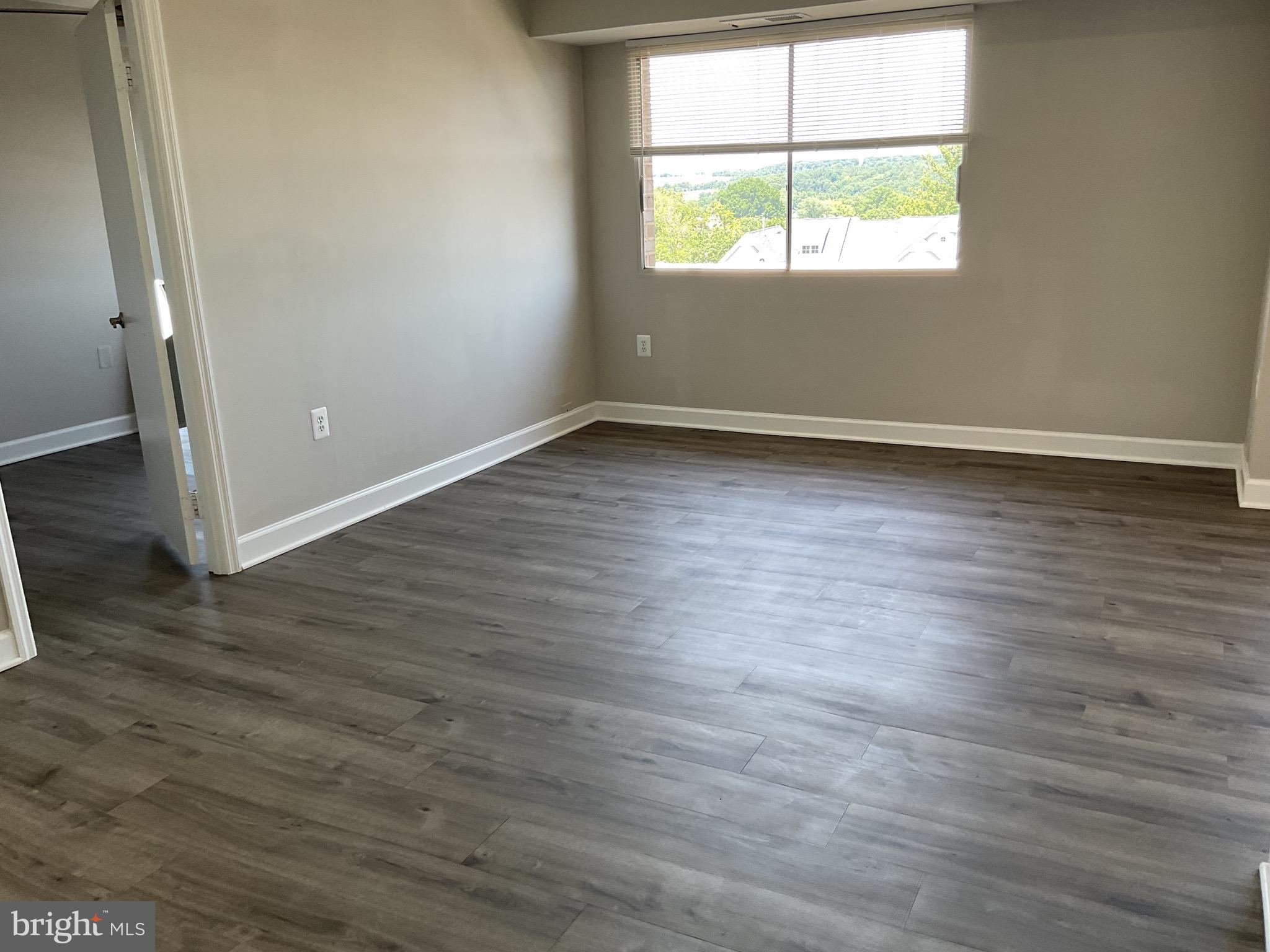 OCCOQUAN RIDGE CONDO - Residential