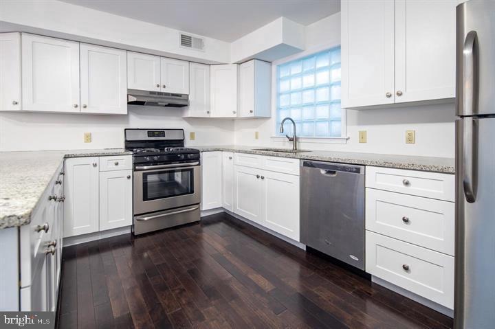 QUEEN VILLAGE - Residential Lease