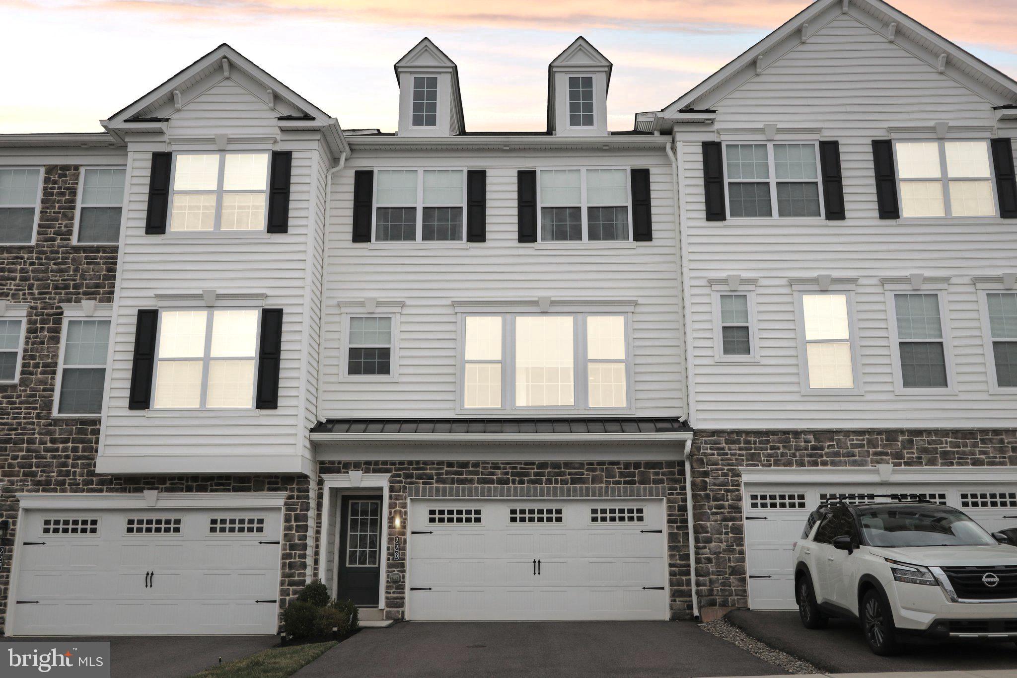 COURTS AT BRYNWOOD - Residential