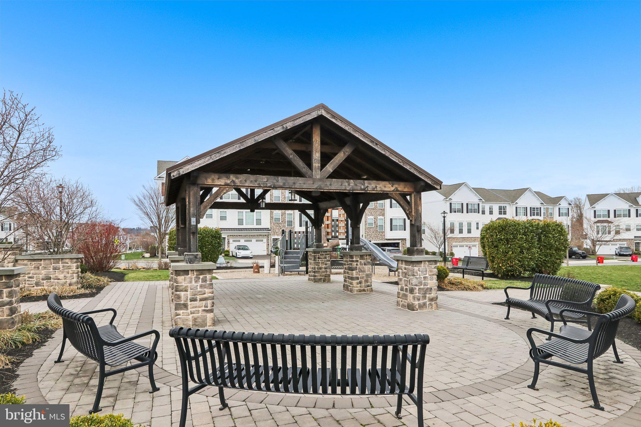 COURTS AT BRYNWOOD - Residential