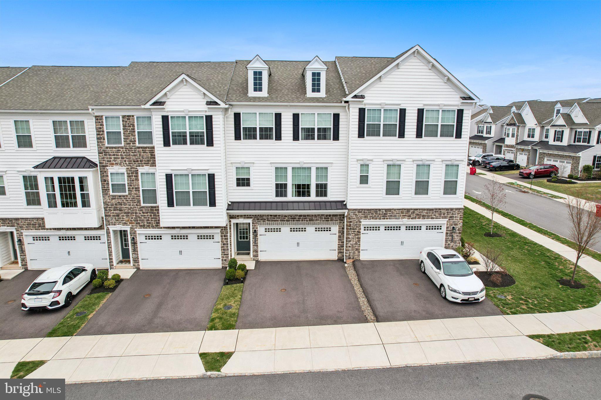 COURTS AT BRYNWOOD - Residential