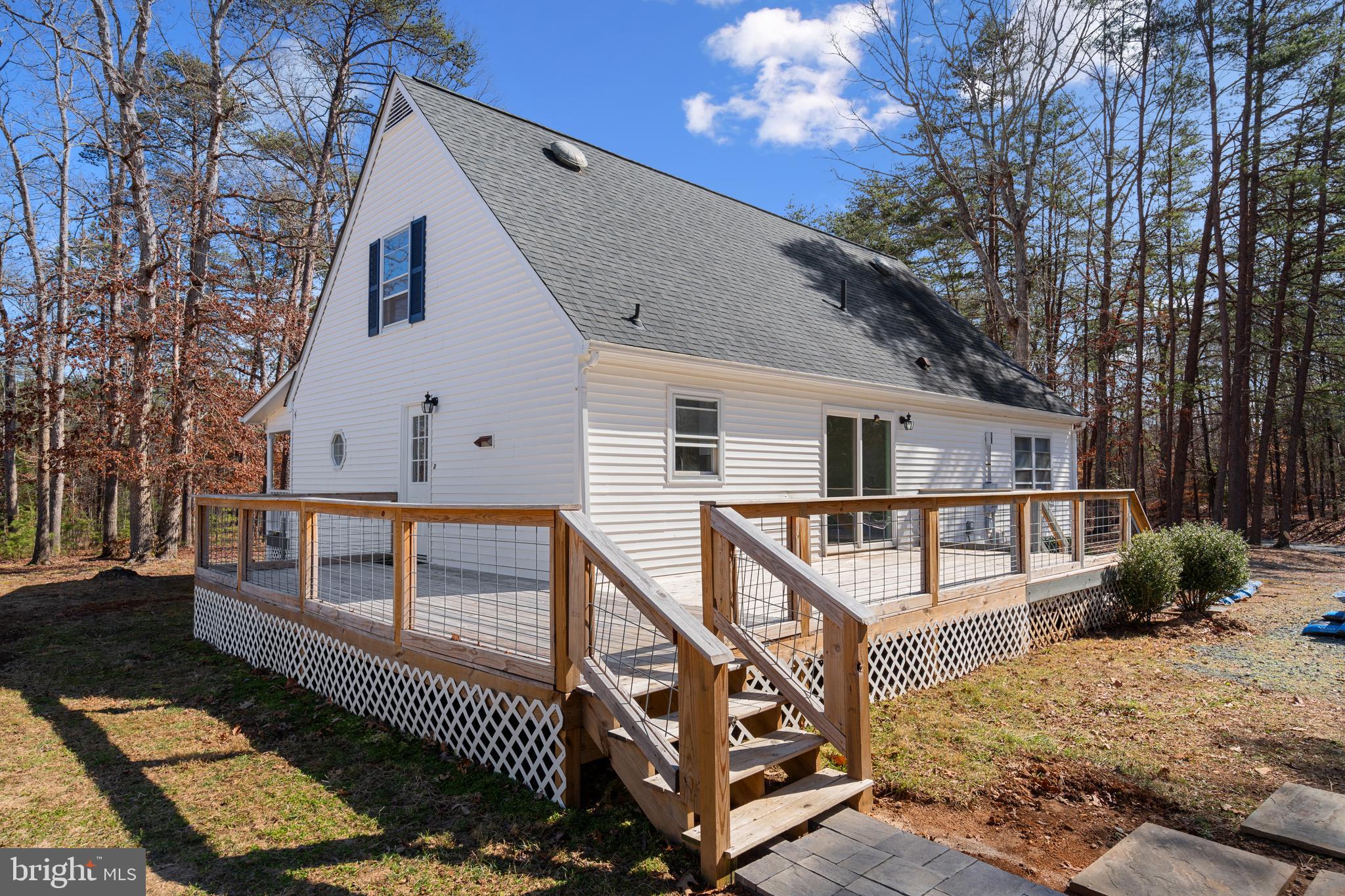 LAKE ANNA WOODS - Residential