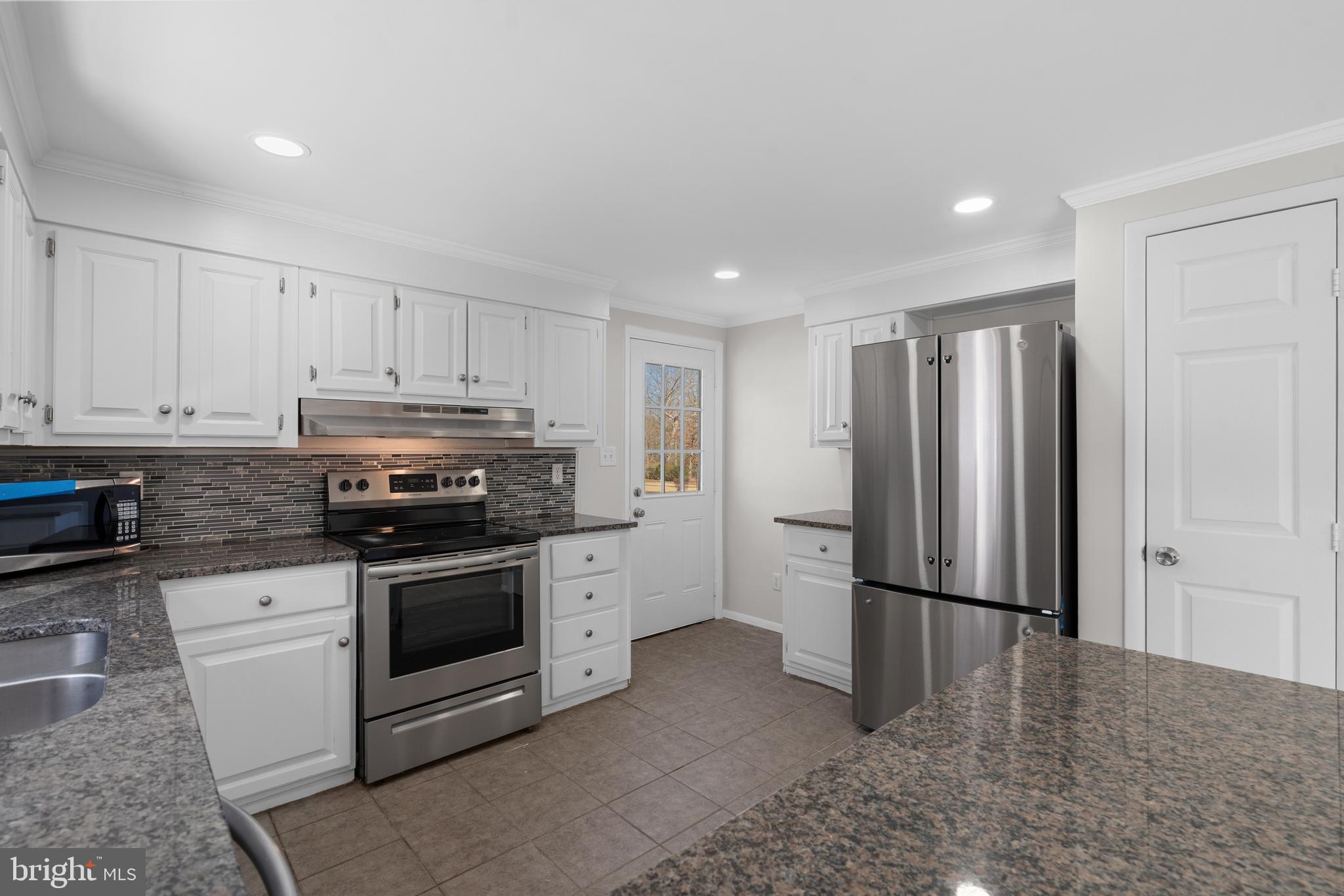 LAKE ANNA WOODS - Residential