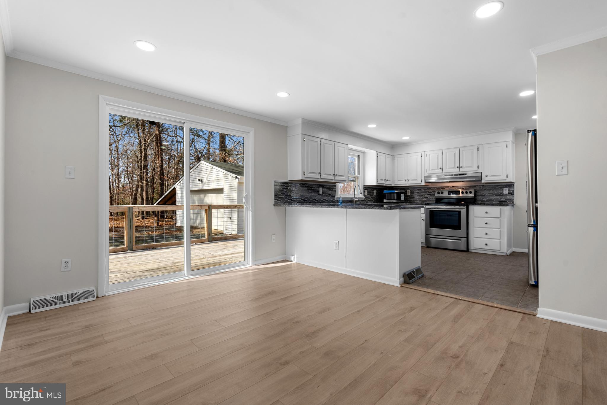 LAKE ANNA WOODS - Residential