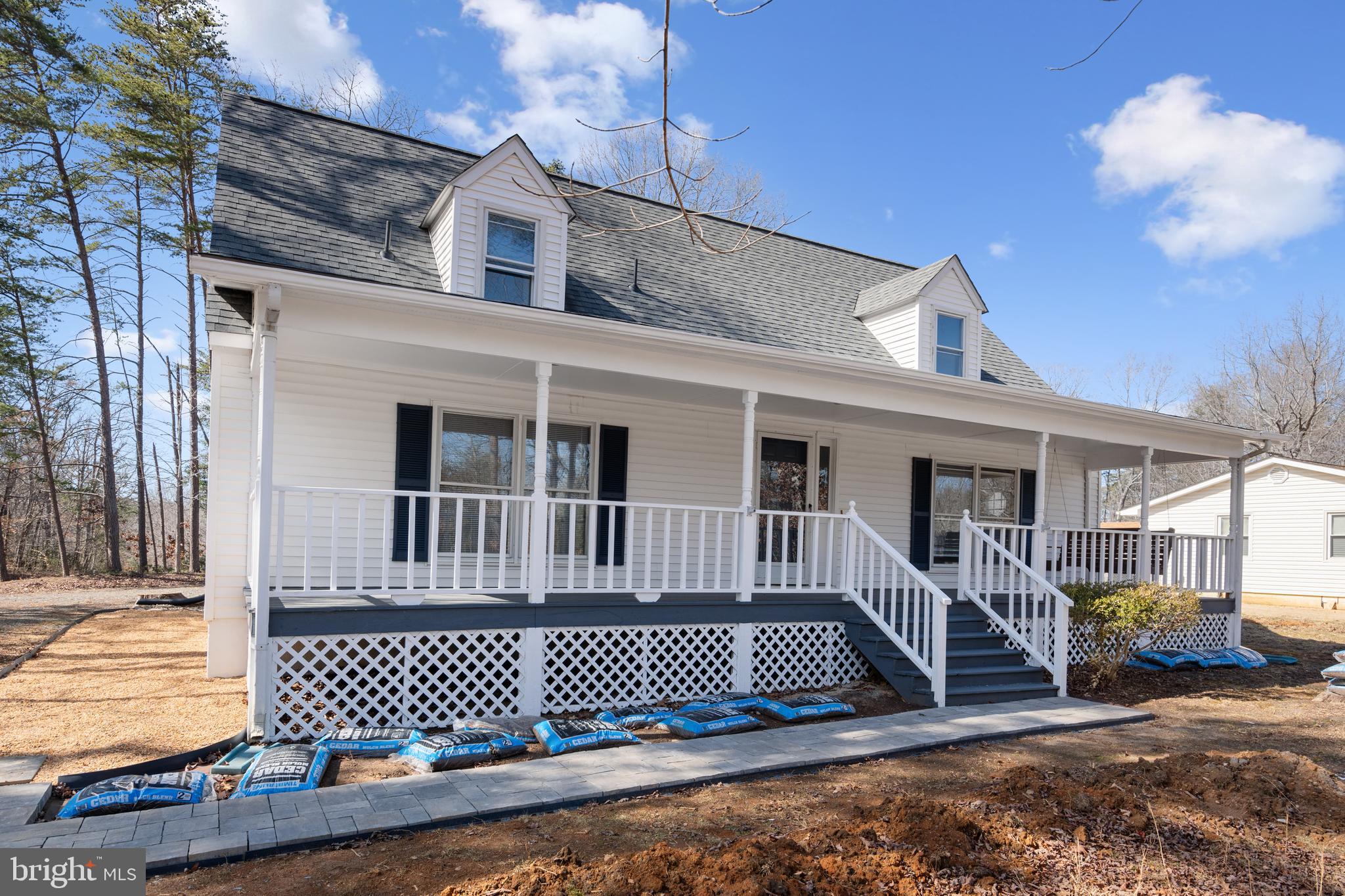 LAKE ANNA WOODS - Residential