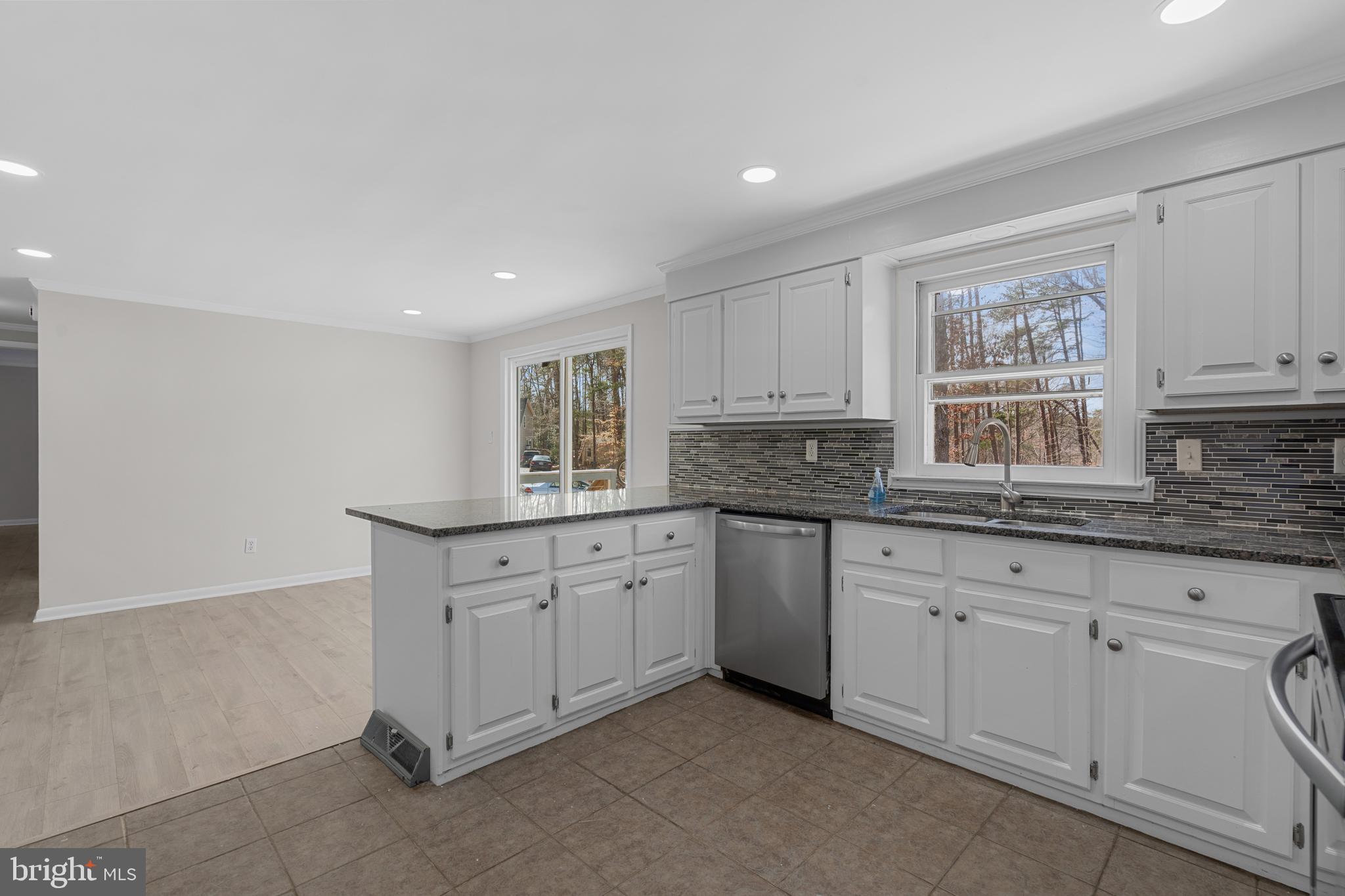 LAKE ANNA WOODS - Residential