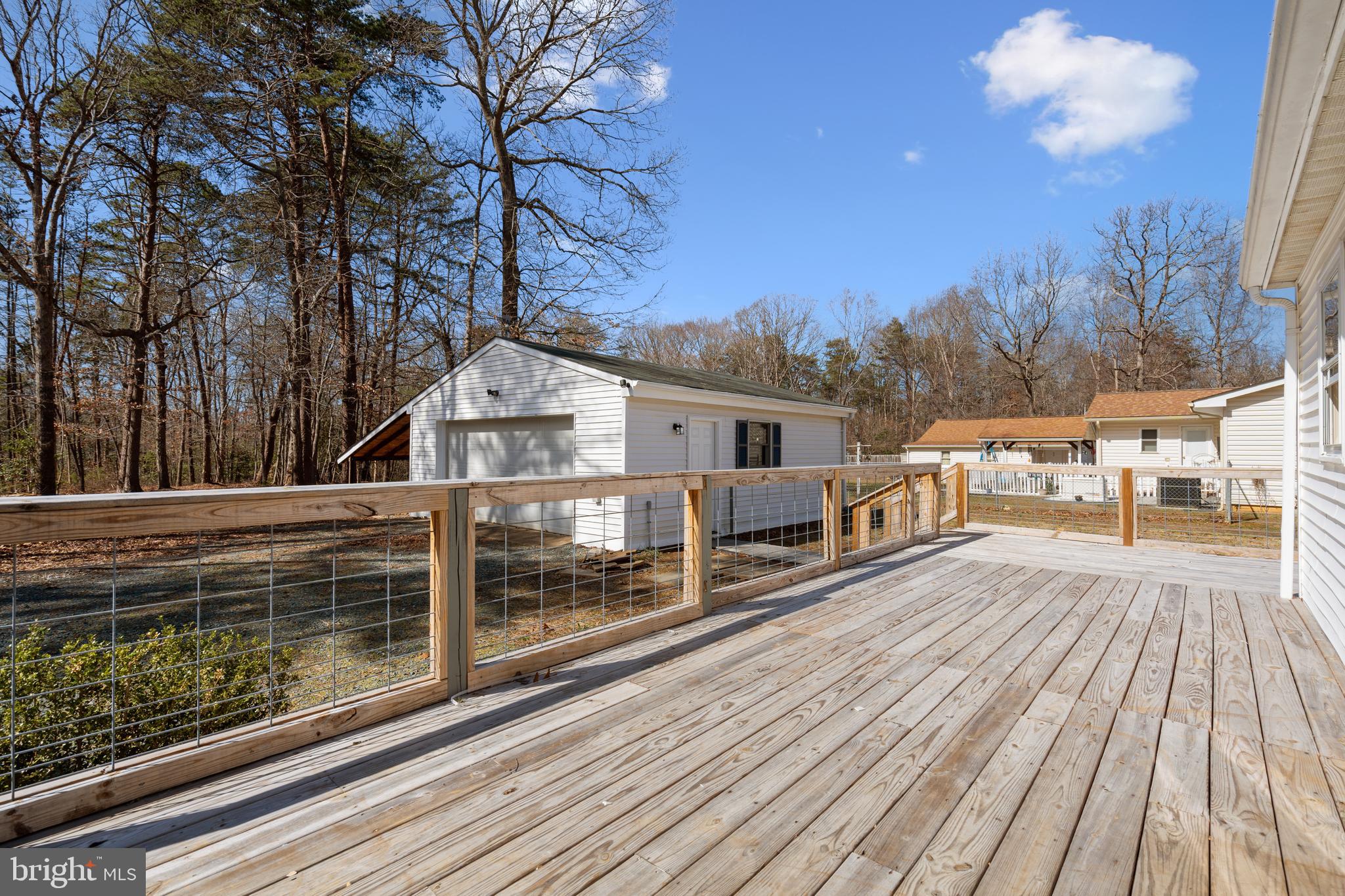 LAKE ANNA WOODS - Residential