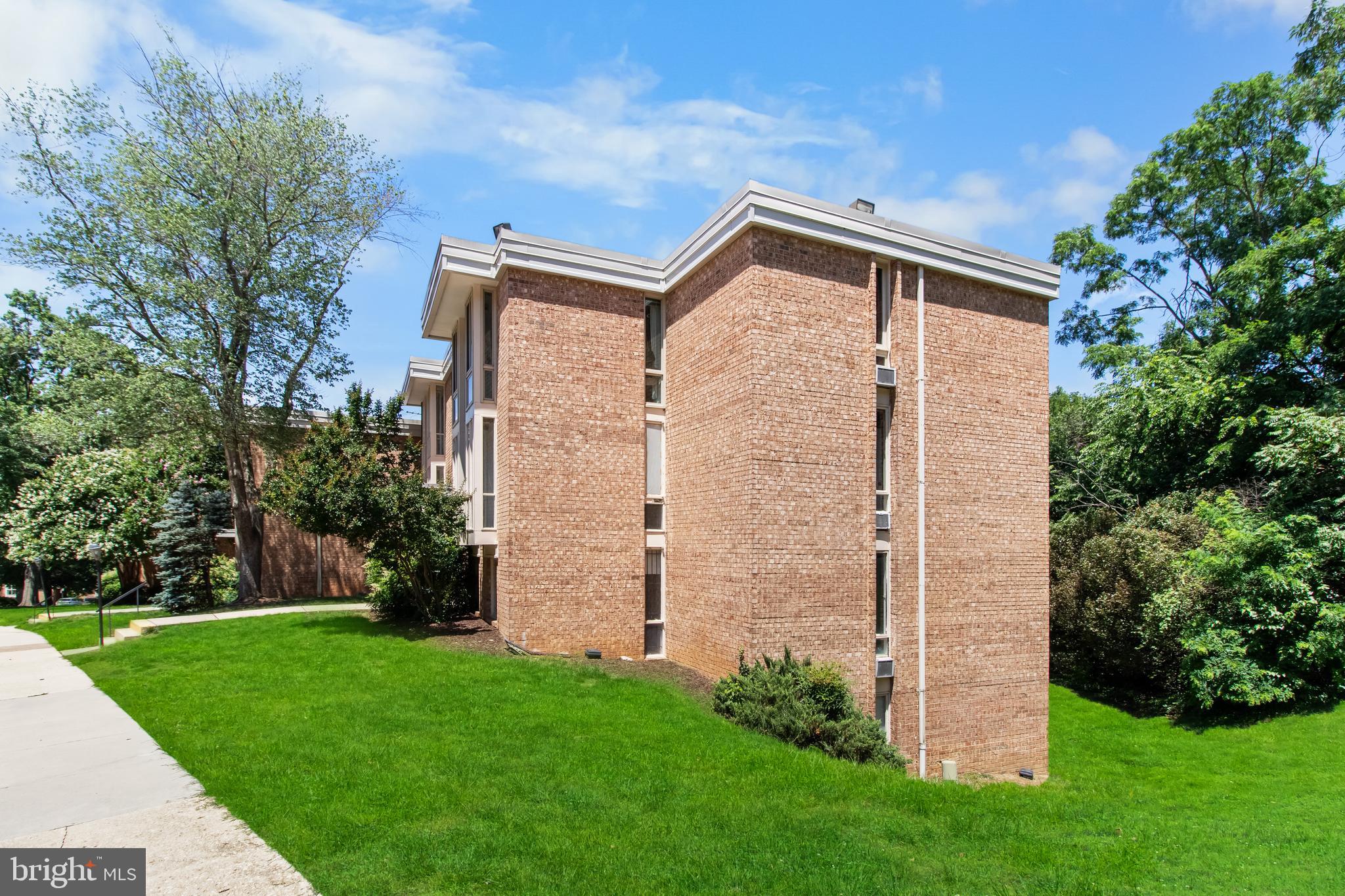 HUNTINGTON CLUB - Residential