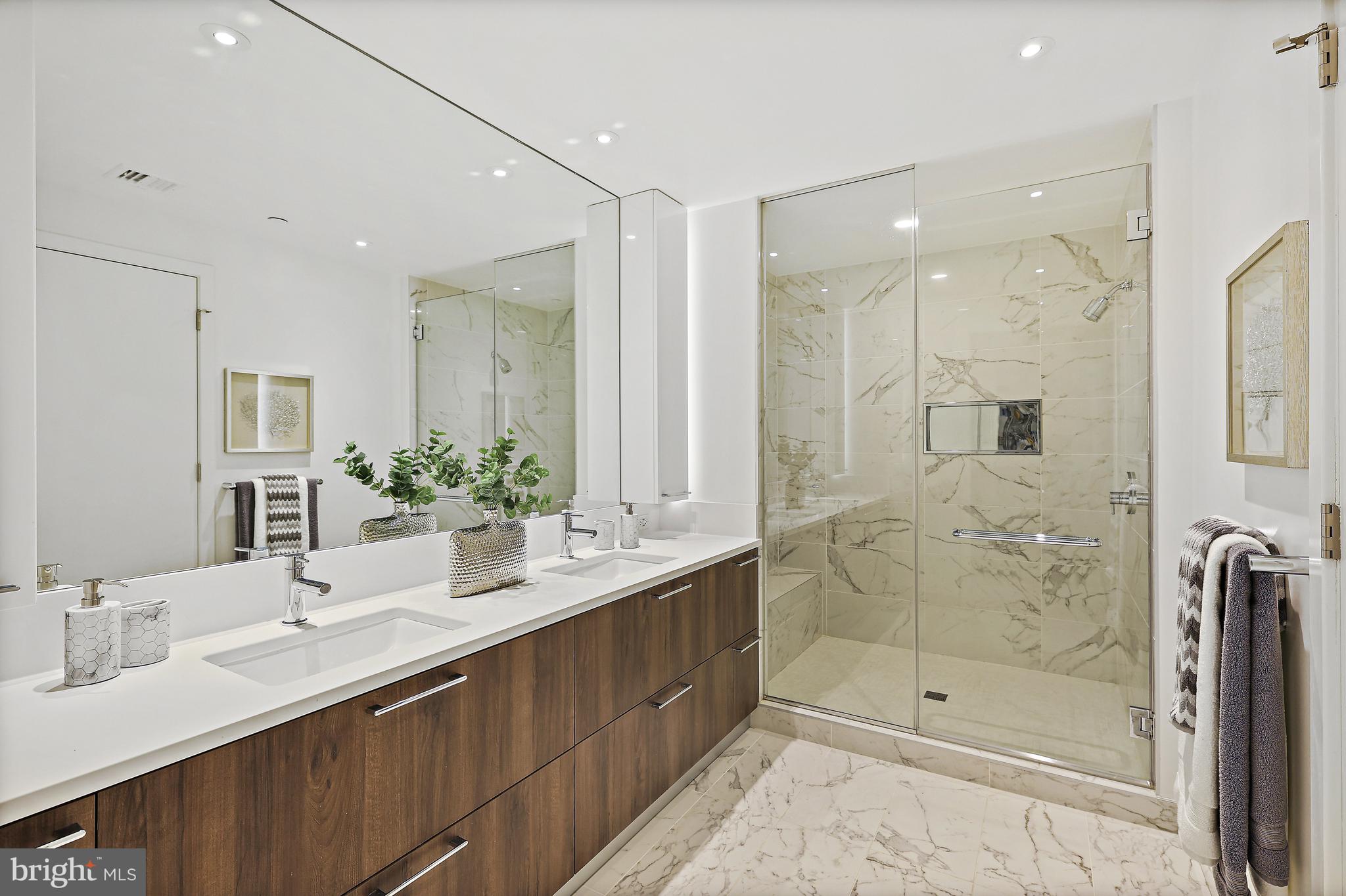 THE VERSE CONDO - Residential