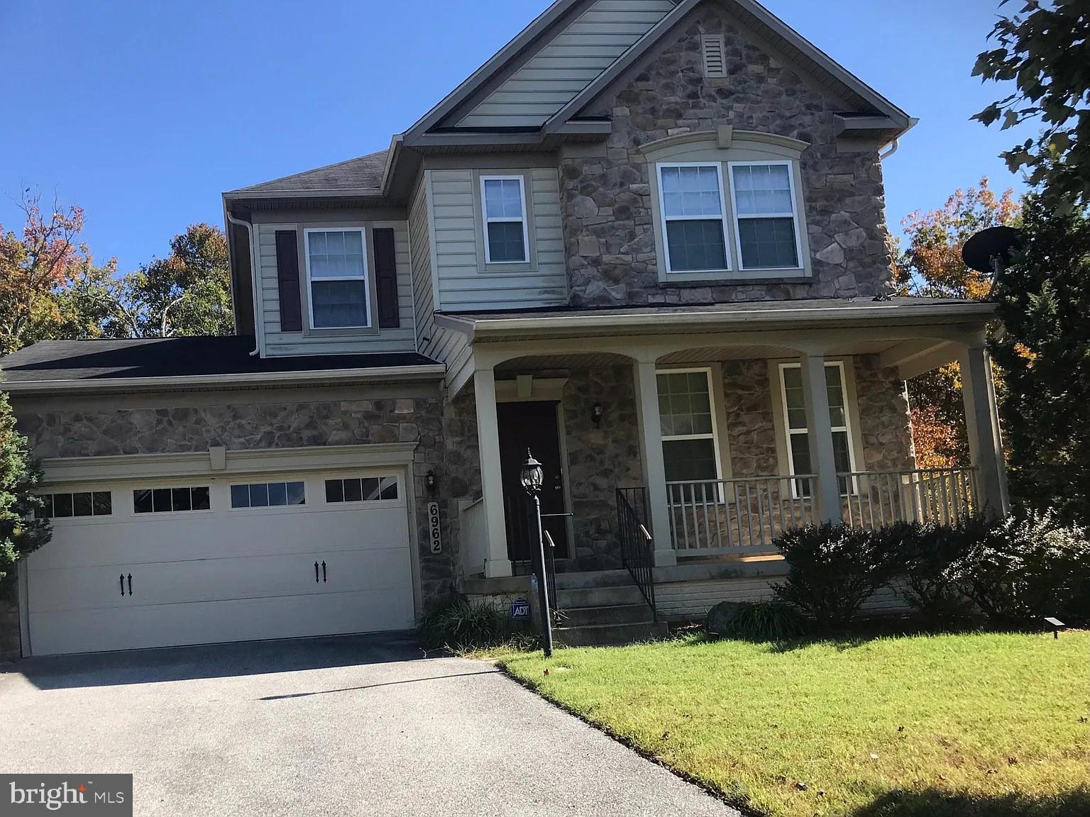 Updated single family 3 bedroom 3 bath located in cul-de-sac!! LVP flooring first level!! Newer appliances. Gas heat!!
Location close to Capital beltway. 
Won't last