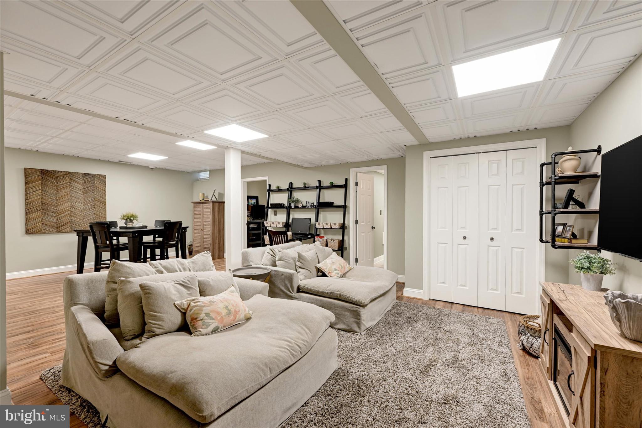 TODD LAKES - Residential