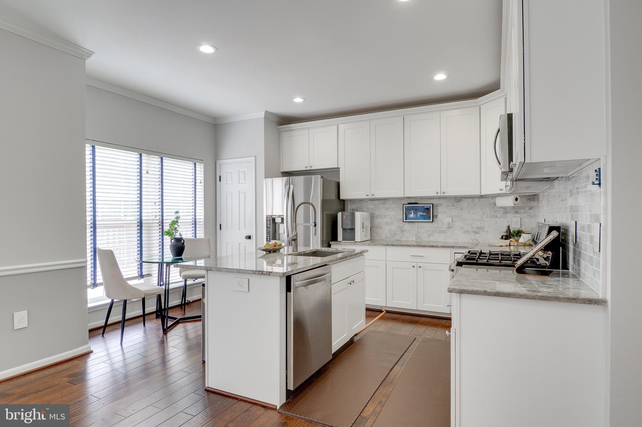 KENWOOD TOWNES - Residential