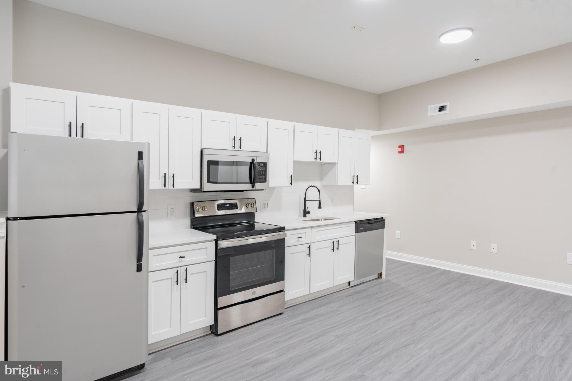 Available  Now!

Modern apartment located within walking distance to Temple University, parks, public transportation, and tons of food options. modern interior! Each bedroom has it's own en-suite bathroom. The kitchen was just renovated, and offers stainless steel appliances, granite countertops, and modern shaker style cabinets. Other amazing features include hardwood floors, large windows, bright, modern bedrooms and bathrooms, and much more! A washer and dryer are in unit, and there's central a/d and heat!

-$45 application fee per applicant. This covers the credit, background, income checks.
-First and security, or first last and security pending credit score
-Tenants pay water, electricity, cable/internet.
-Pets $30/mo