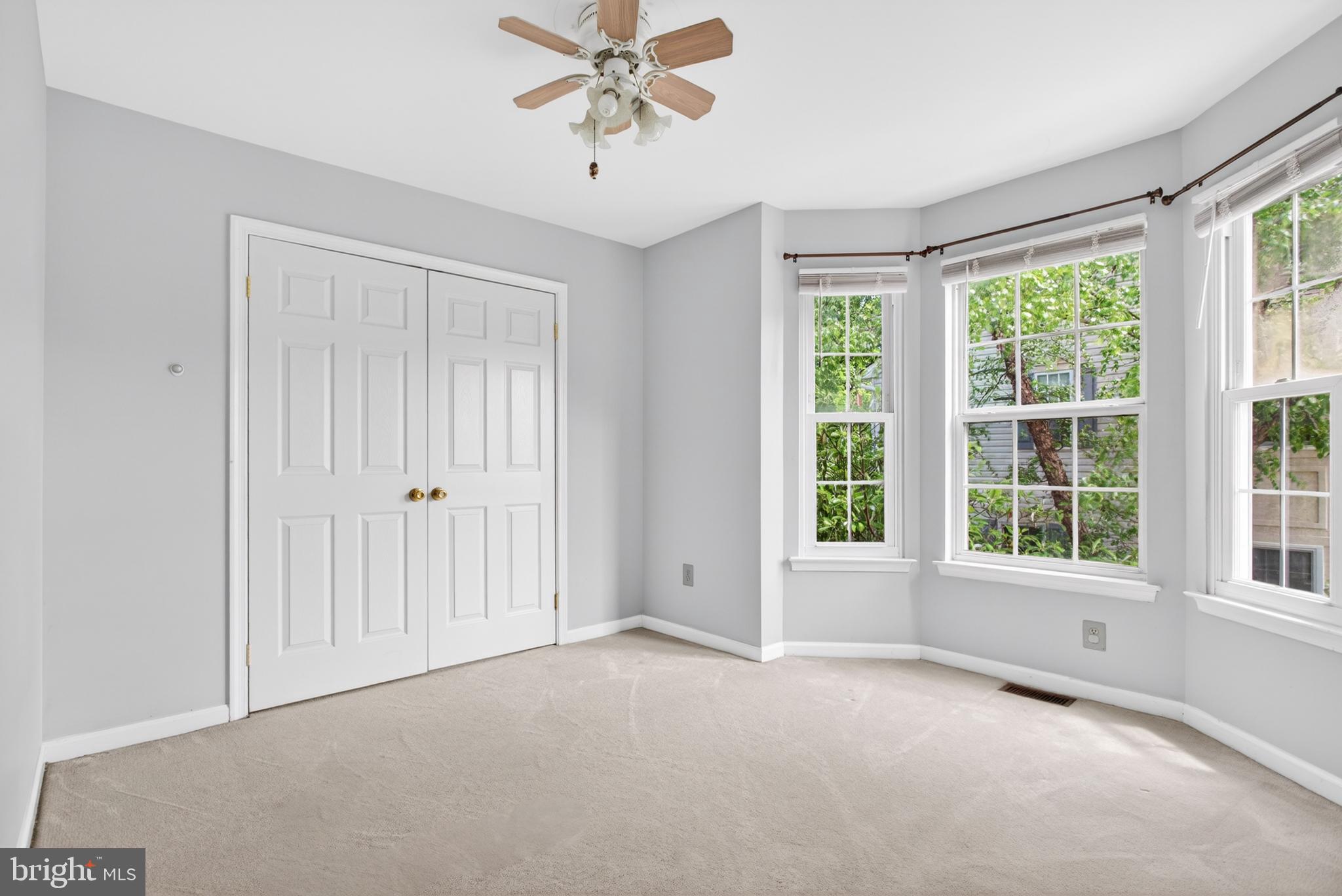WILLIAMSBURG VILLA - Residential