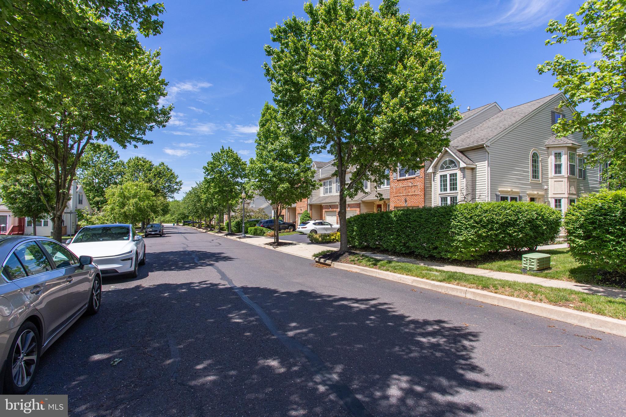 WILLIAMSBURG VILLA - Residential