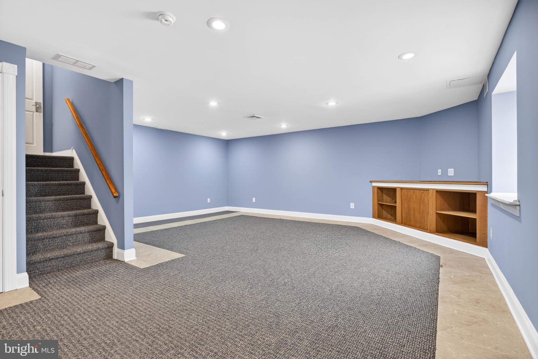 WILLIAMSBURG VILLA - Residential