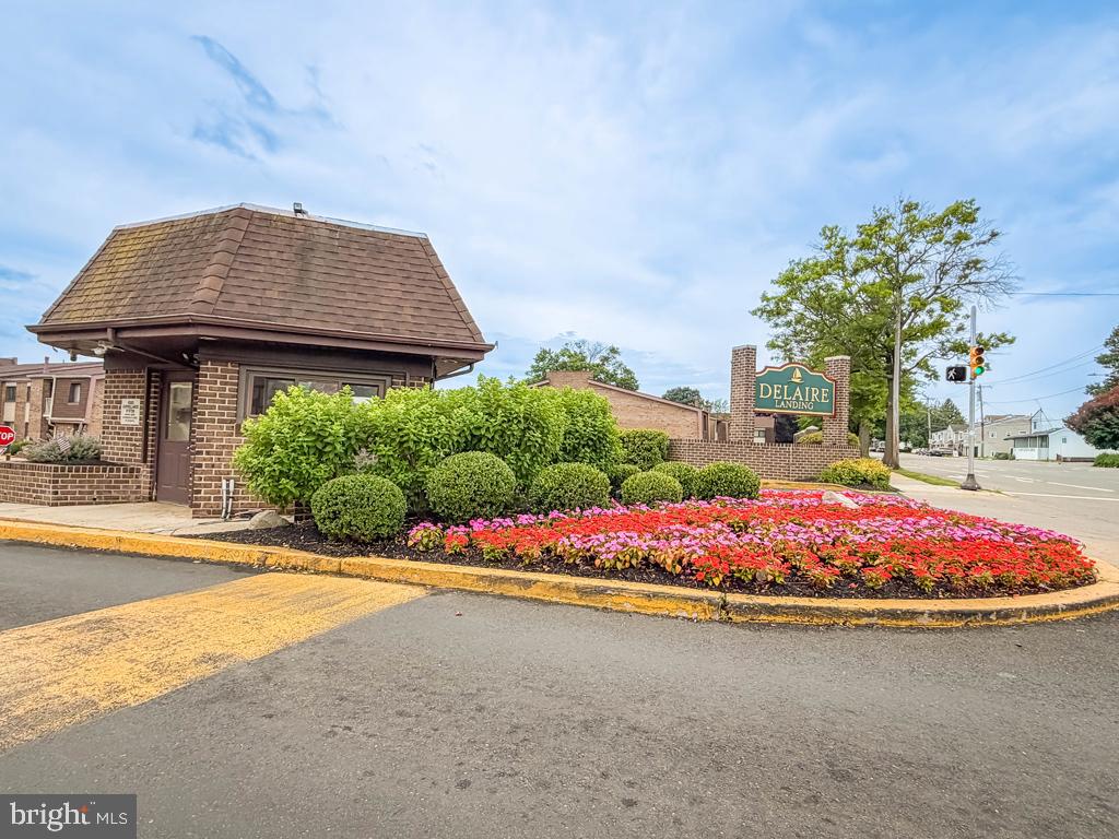DELAIRE LANDING - Residential