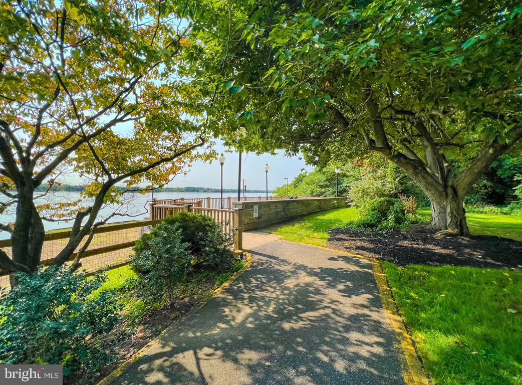 DELAIRE LANDING - Residential