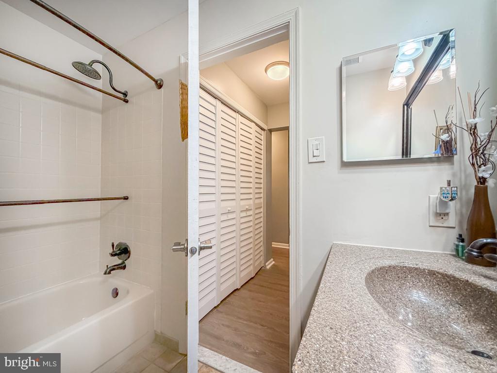 DELAIRE LANDING - Residential