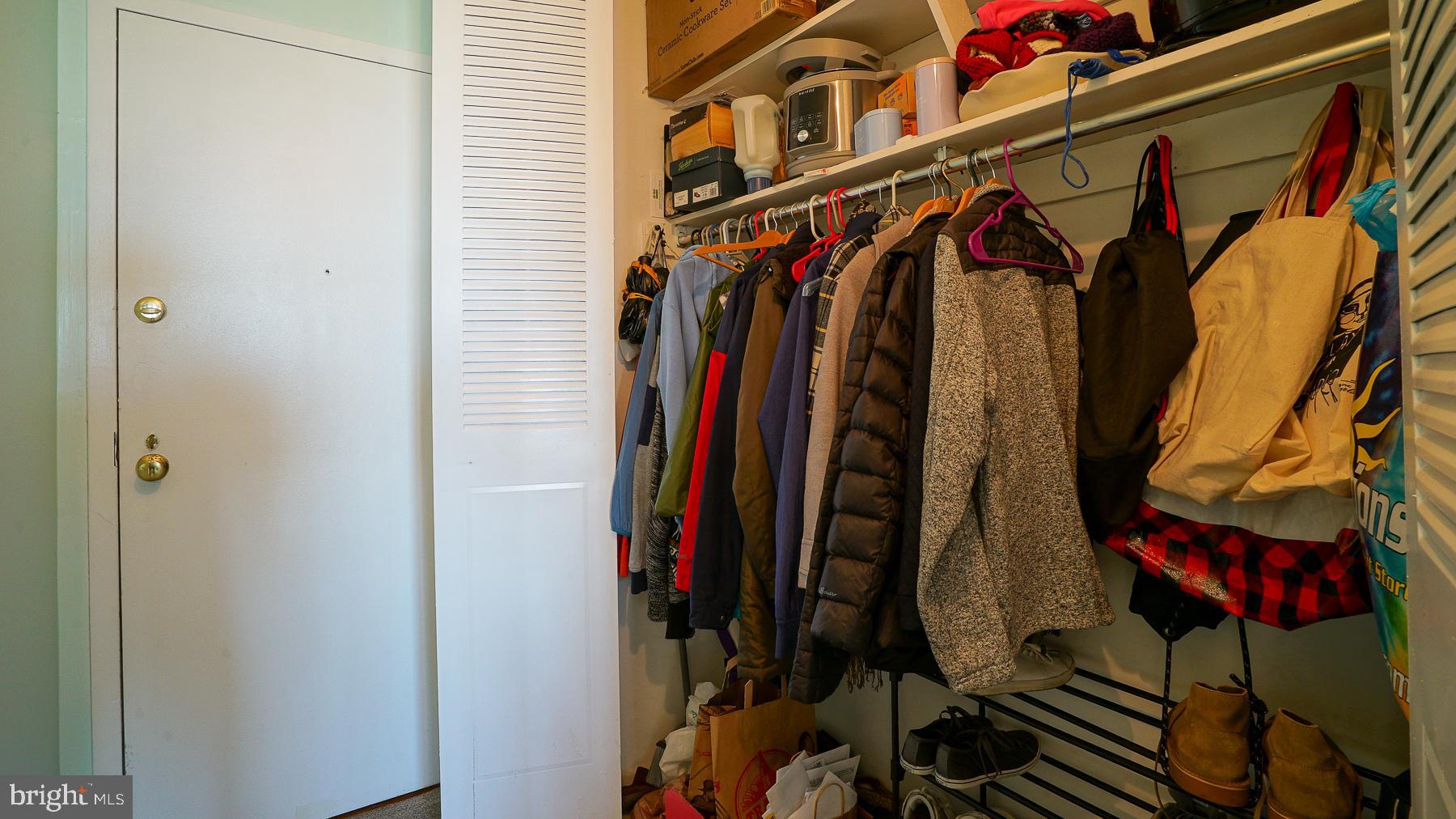 LOGAN SQUARE - Residential