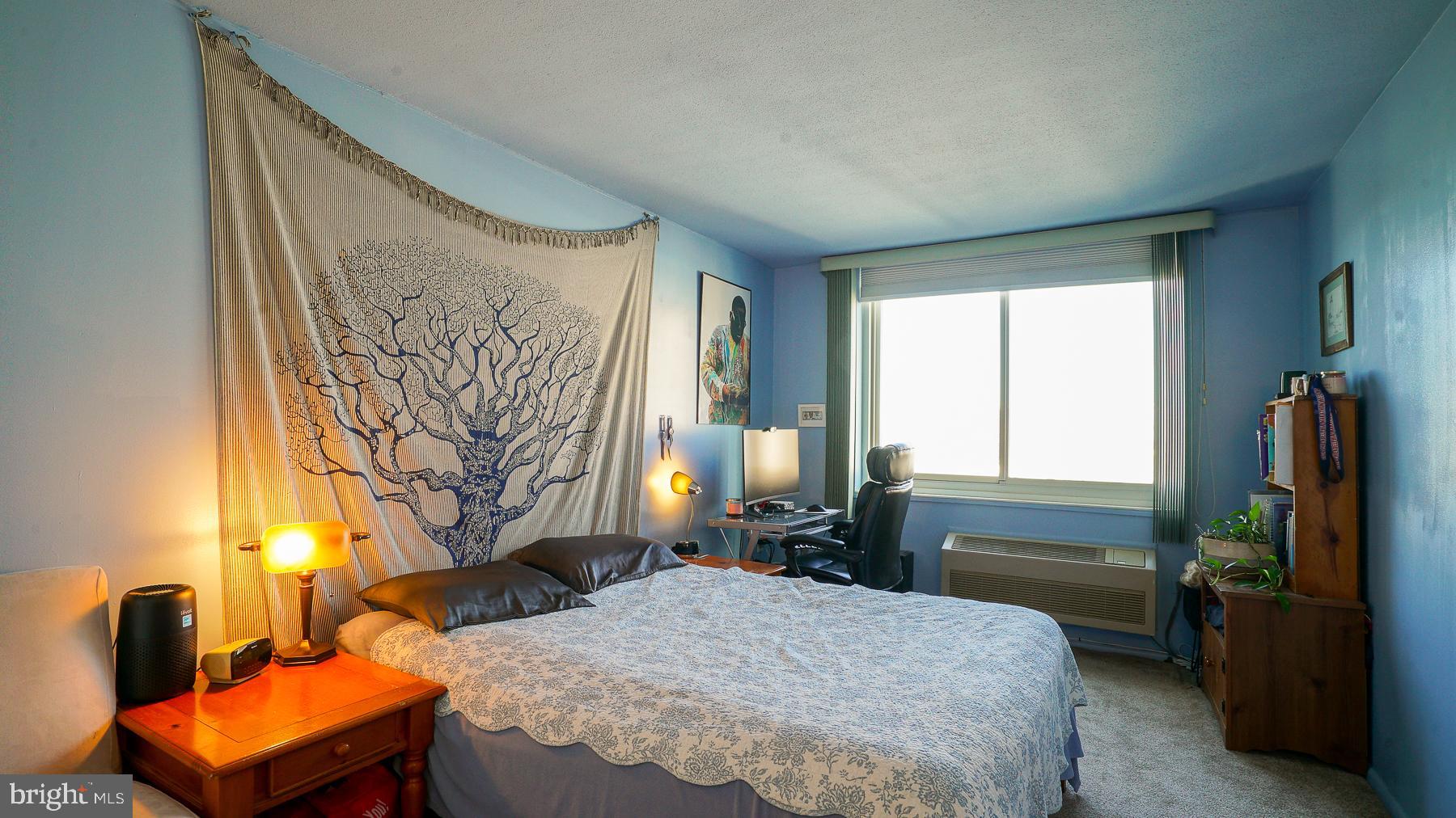 LOGAN SQUARE - Residential