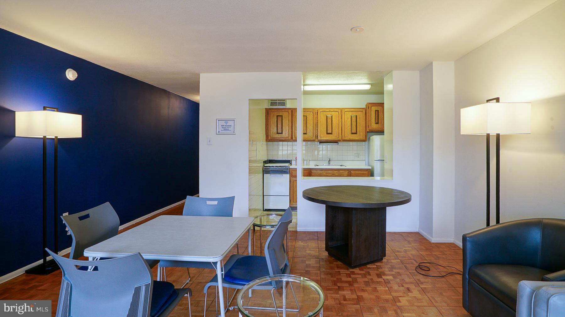 LOGAN SQUARE - Residential