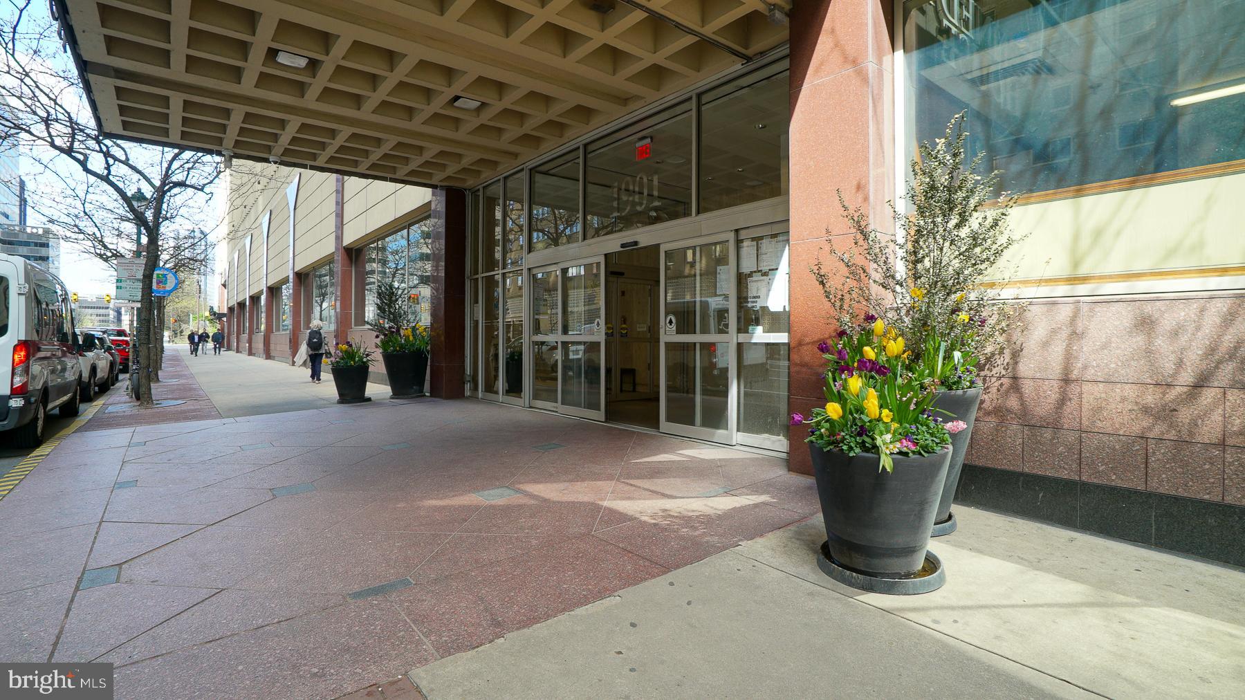 LOGAN SQUARE - Residential