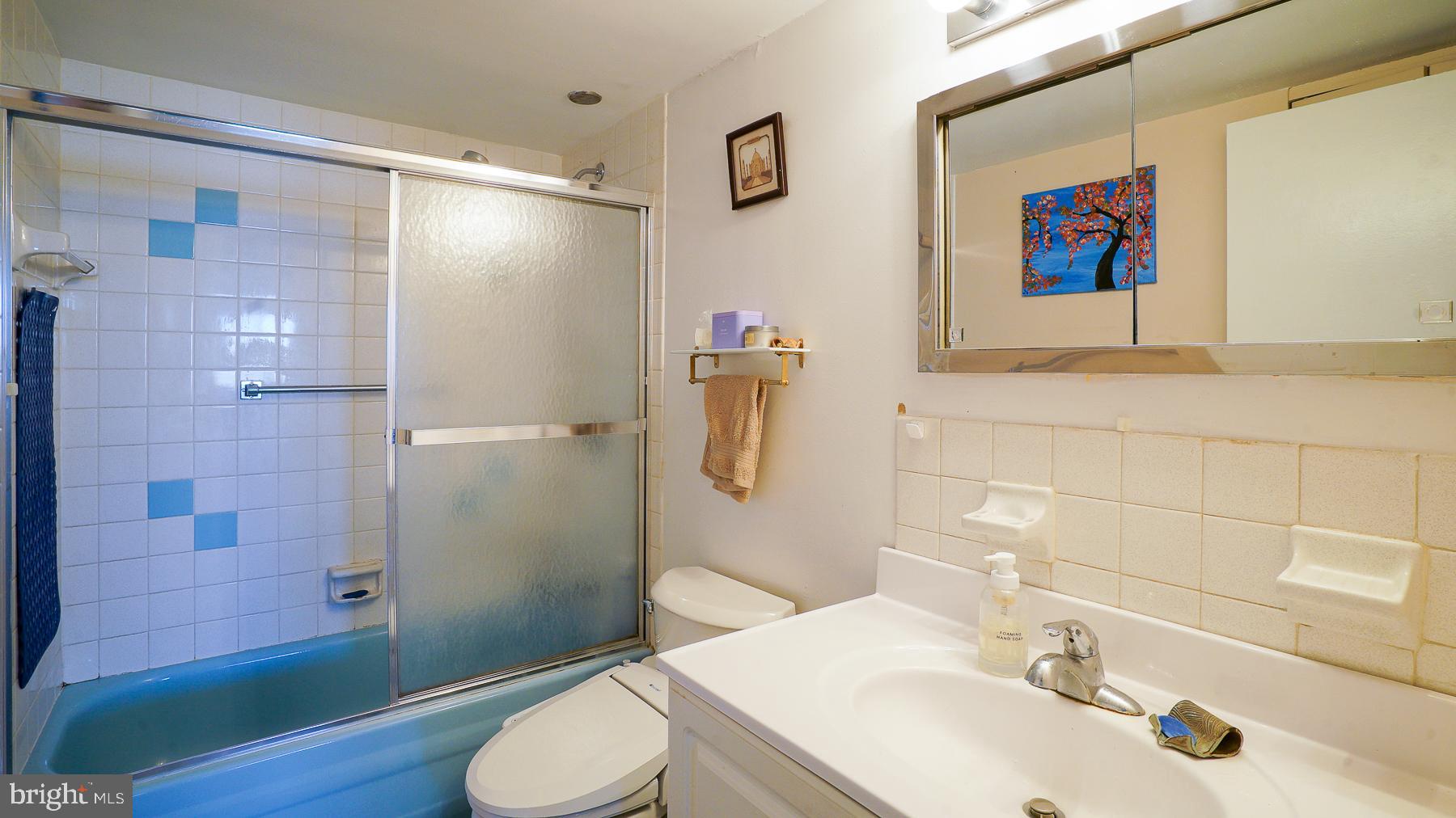 LOGAN SQUARE - Residential