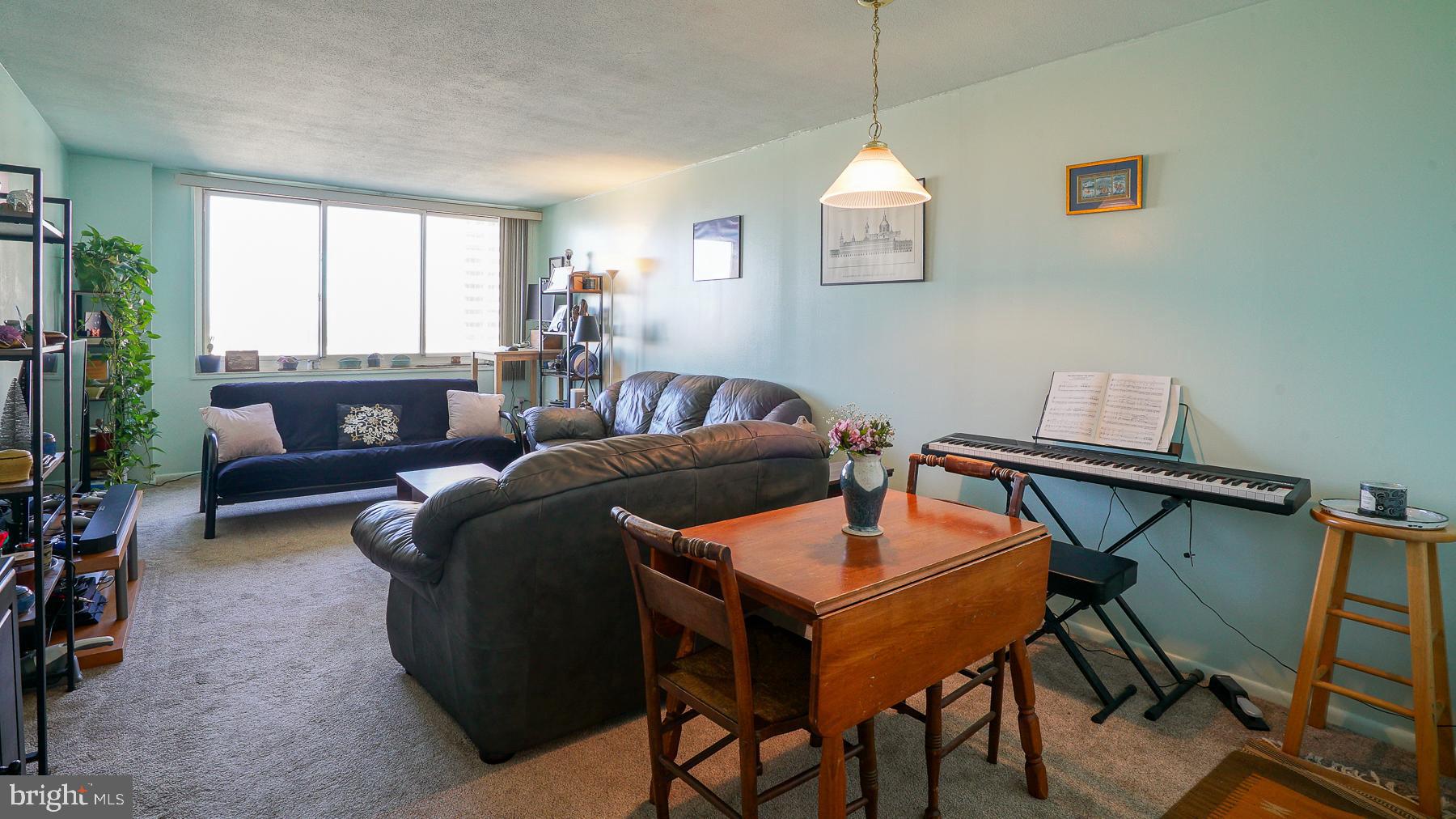 LOGAN SQUARE - Residential
