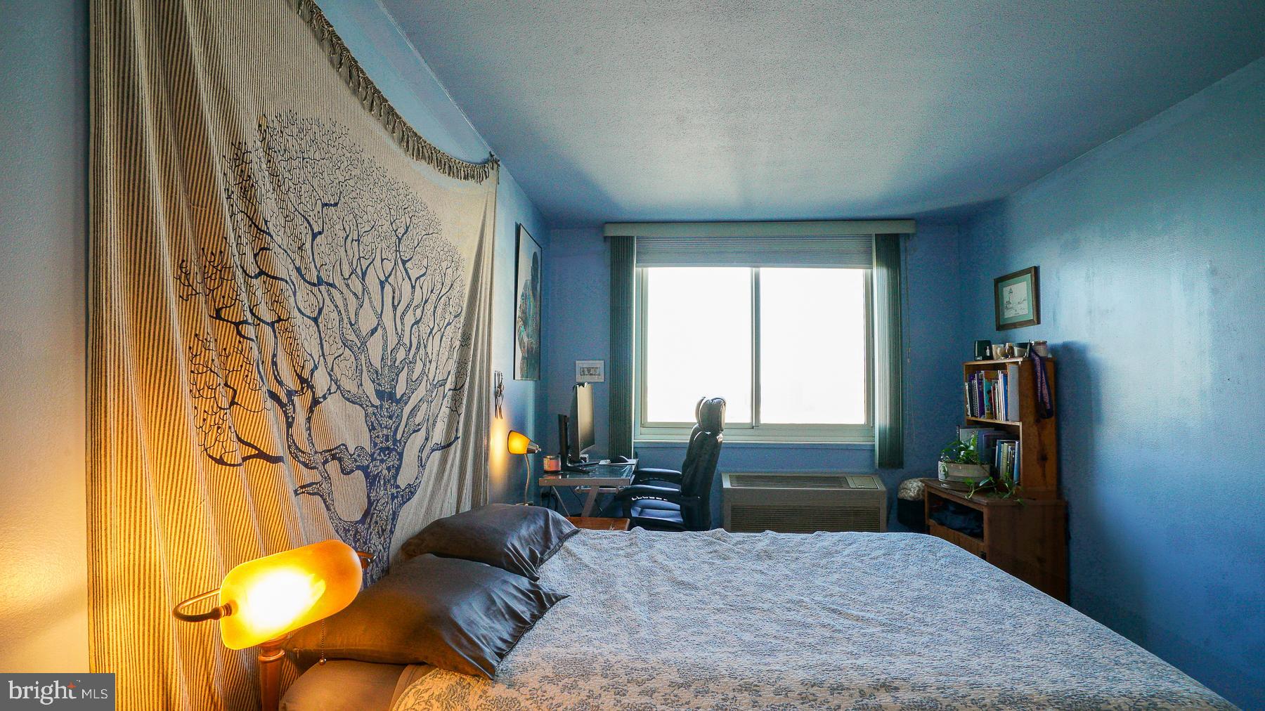 LOGAN SQUARE - Residential