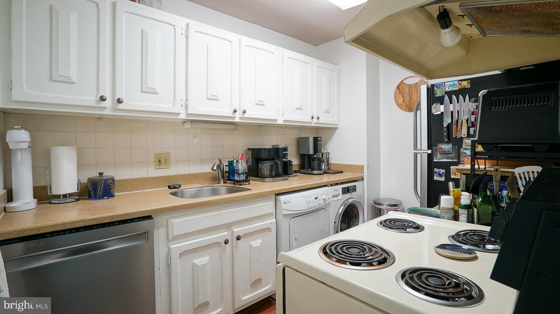 LOGAN SQUARE - Residential