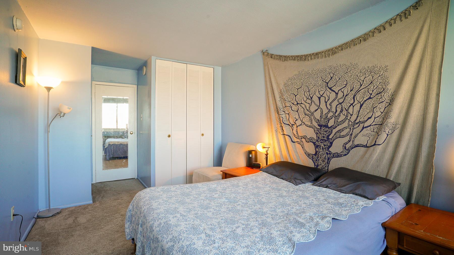 LOGAN SQUARE - Residential