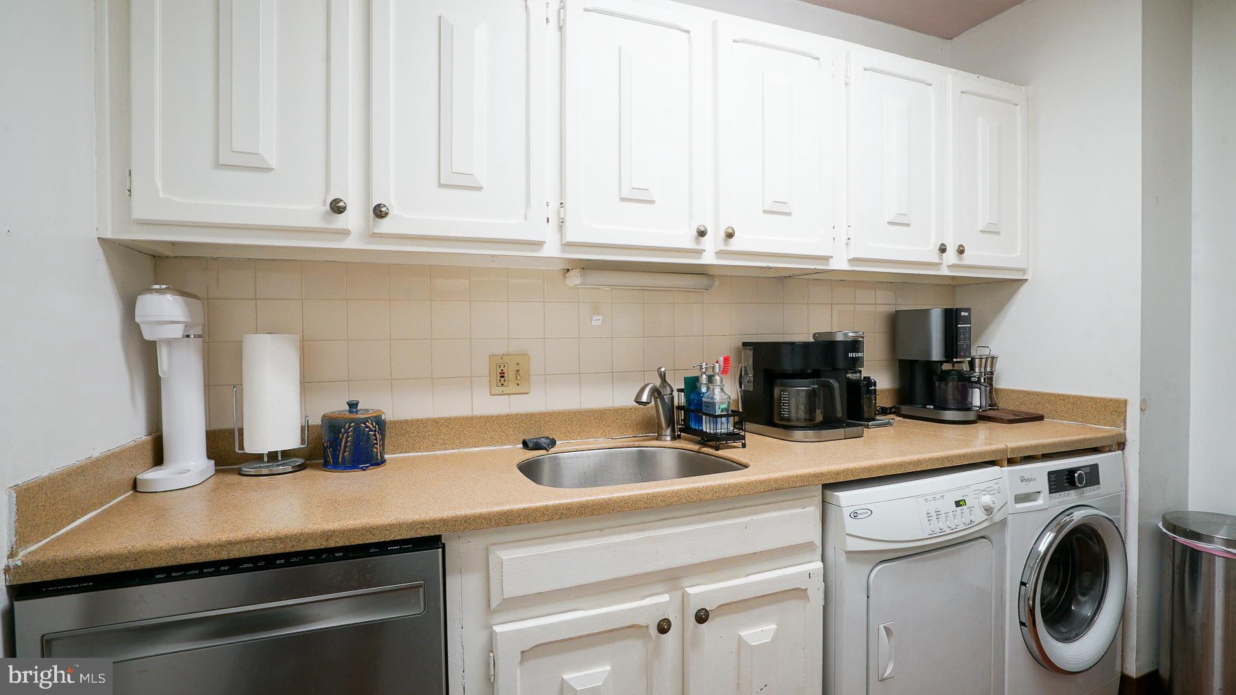 LOGAN SQUARE - Residential