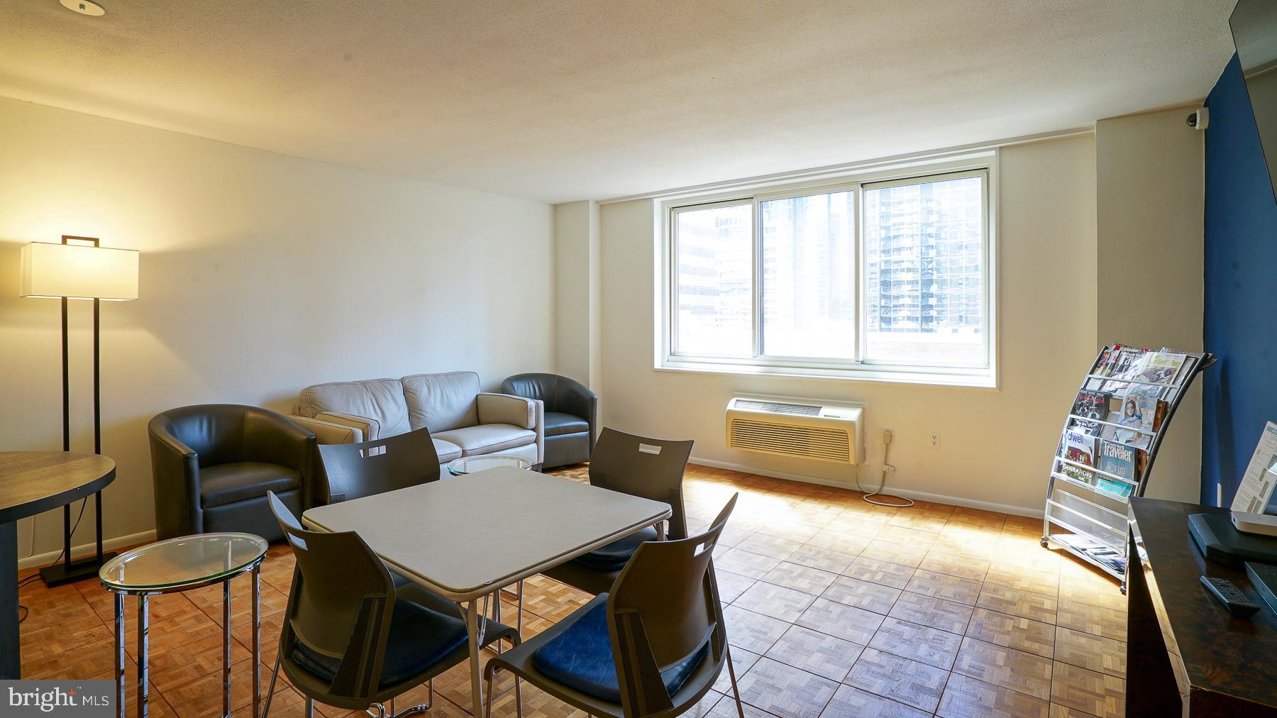 LOGAN SQUARE - Residential