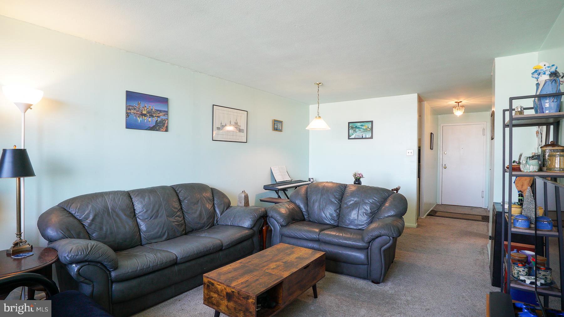 LOGAN SQUARE - Residential