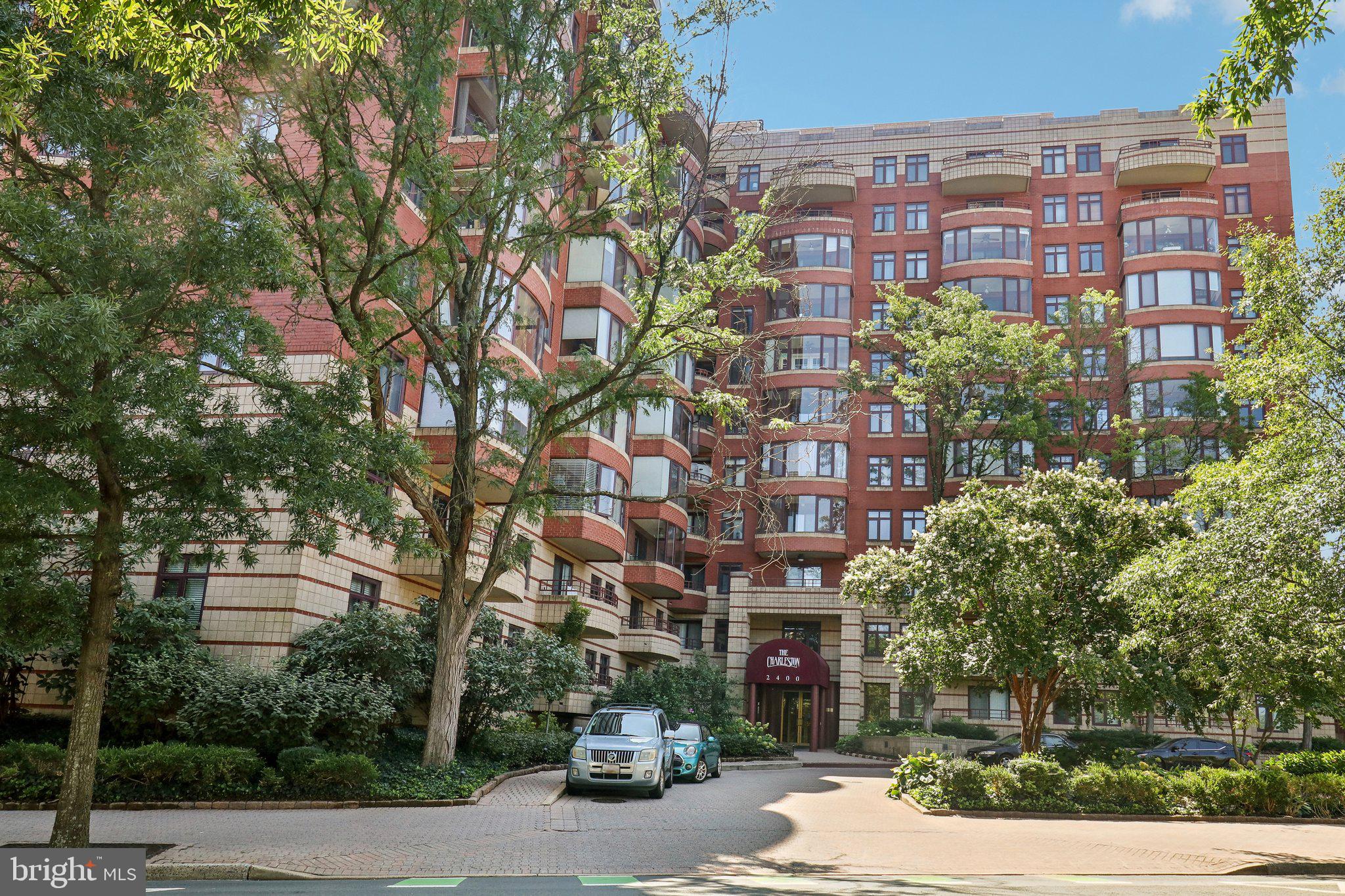 Experience modern living in this beautifully renovated one-bedroom condo in The Charleston! Offering over 800 square feet of living space, this unit includes a private balcony with picturesque views of the Courthouse-Clarendon neighborhood. The open-concept kitchen is a chef’s delight, featuring stainless steel appliances, upgraded quartz countertops, and a breakfast bar for casual dining. The spacious bedroom comes with walk-in closets and an en-suite bath that has standing shower, plus ample storage space. Hardwood flooring throughout, an in-unit washer and dryer, and an assigned underground parking spot (#35) make this condo an ideal place to call home. The Charleston’s premium amenities, such as a concierge service, community pool, and fitness center.

Located in North Arlington, this ground-floor unit is flooded with natural light and is just steps away from the Courthouse Metro (Orange and Silver Line) and a short walk to Rosslyn Metro (Orange, Silver, and Blue Lines). Enjoy easy access to Whole Foods, Trader Joe’s, Life Time Fitness, Starbucks, the Apple Store, Crate & Barrel, and Rocky Run Park. With an array of restaurants, shops, and entertainment options nearby, this condo offers an unparalleled lifestyle.