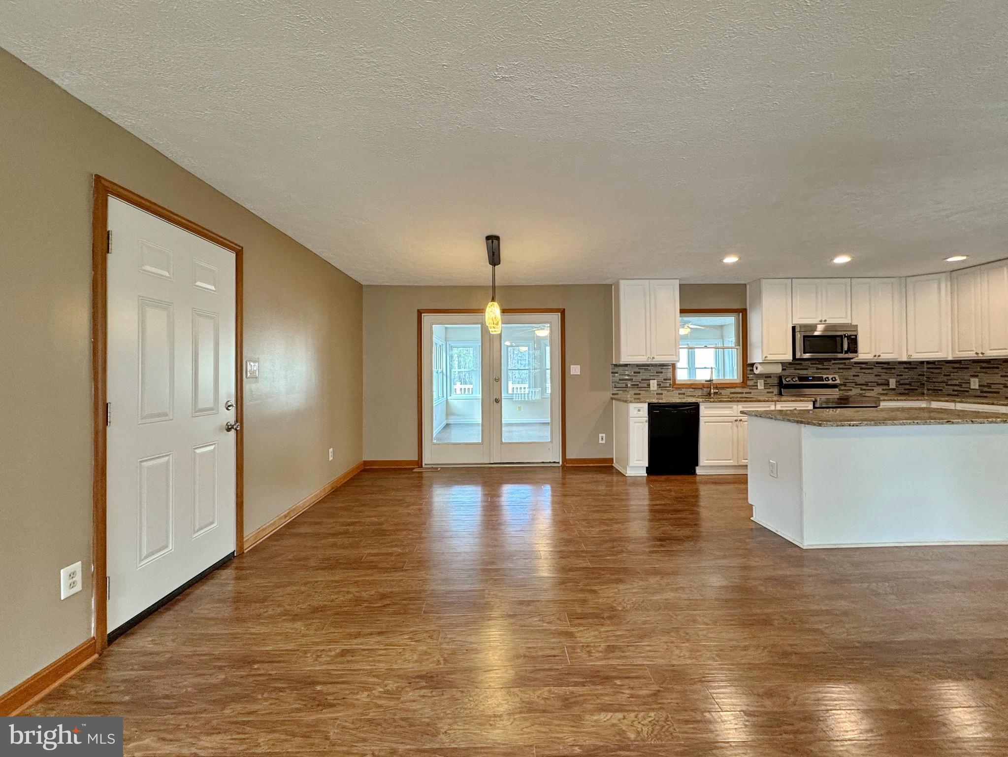 WHITE PLAINS - Residential